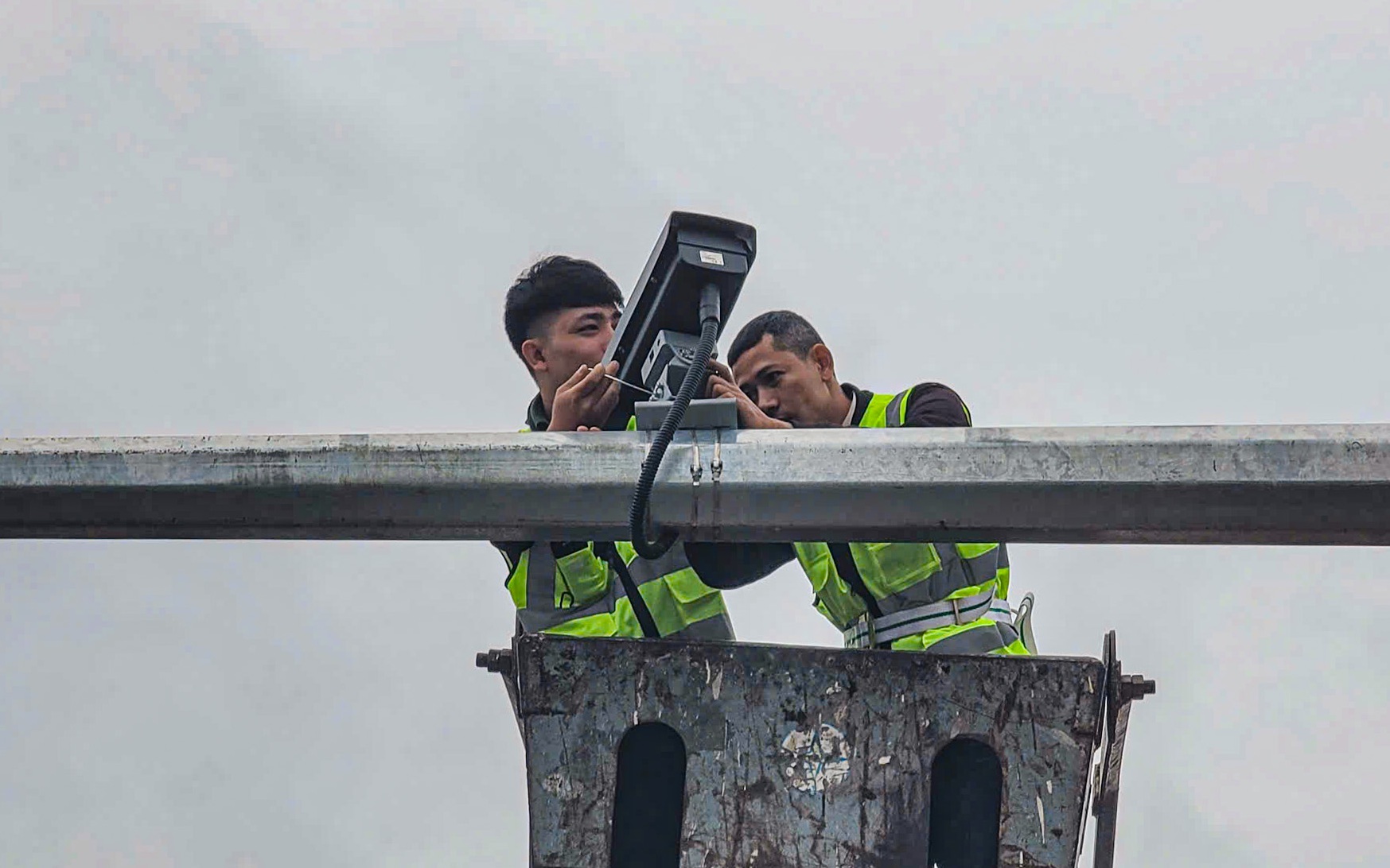 AI cameras detect hundreds of traffic violations after 3 days of citywide operation in Hanoi- Ảnh 1.