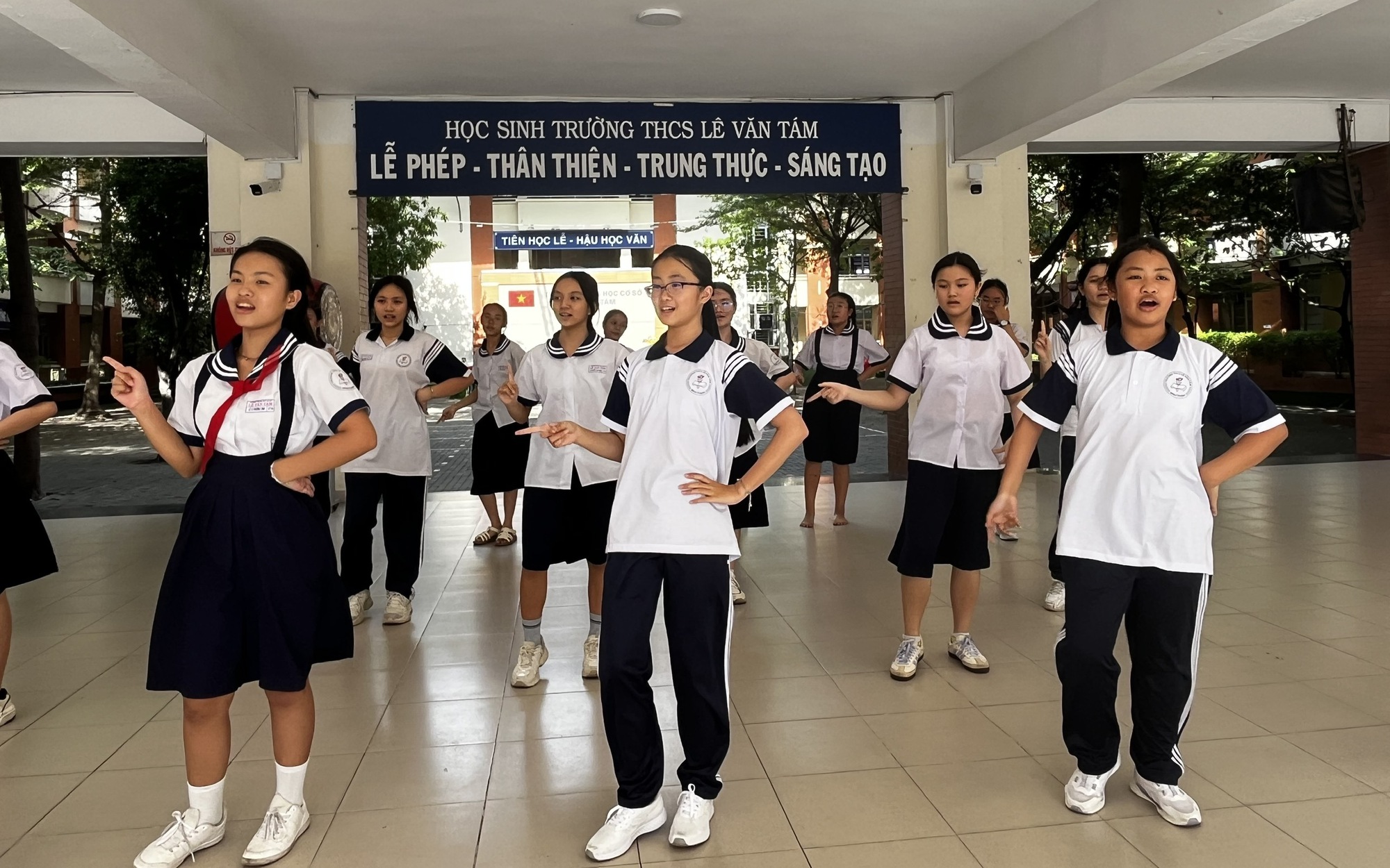 Lãnh đạo Sở Giáo dục và Đào tạo Sơn La nói gì về dự kiến bài thi lớp 10 với tổ hợp 6 môn? - Ảnh 1.