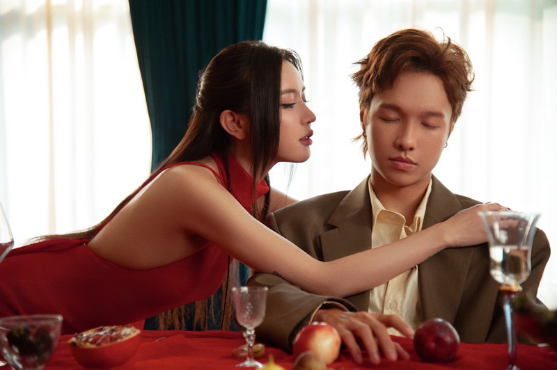 Bích Phương tung MV đẹp như cổ tích, đảo ngược hoàn toàn câu chuyện ‘Người đẹp ngủ trong rừng’ - Ảnh 1.
