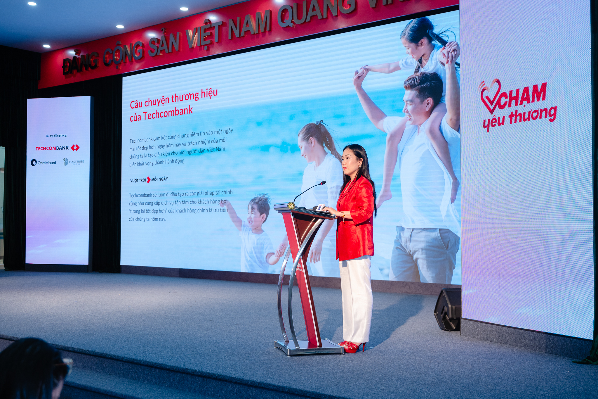 Chạm Yêu Thương - Ảnh 2.