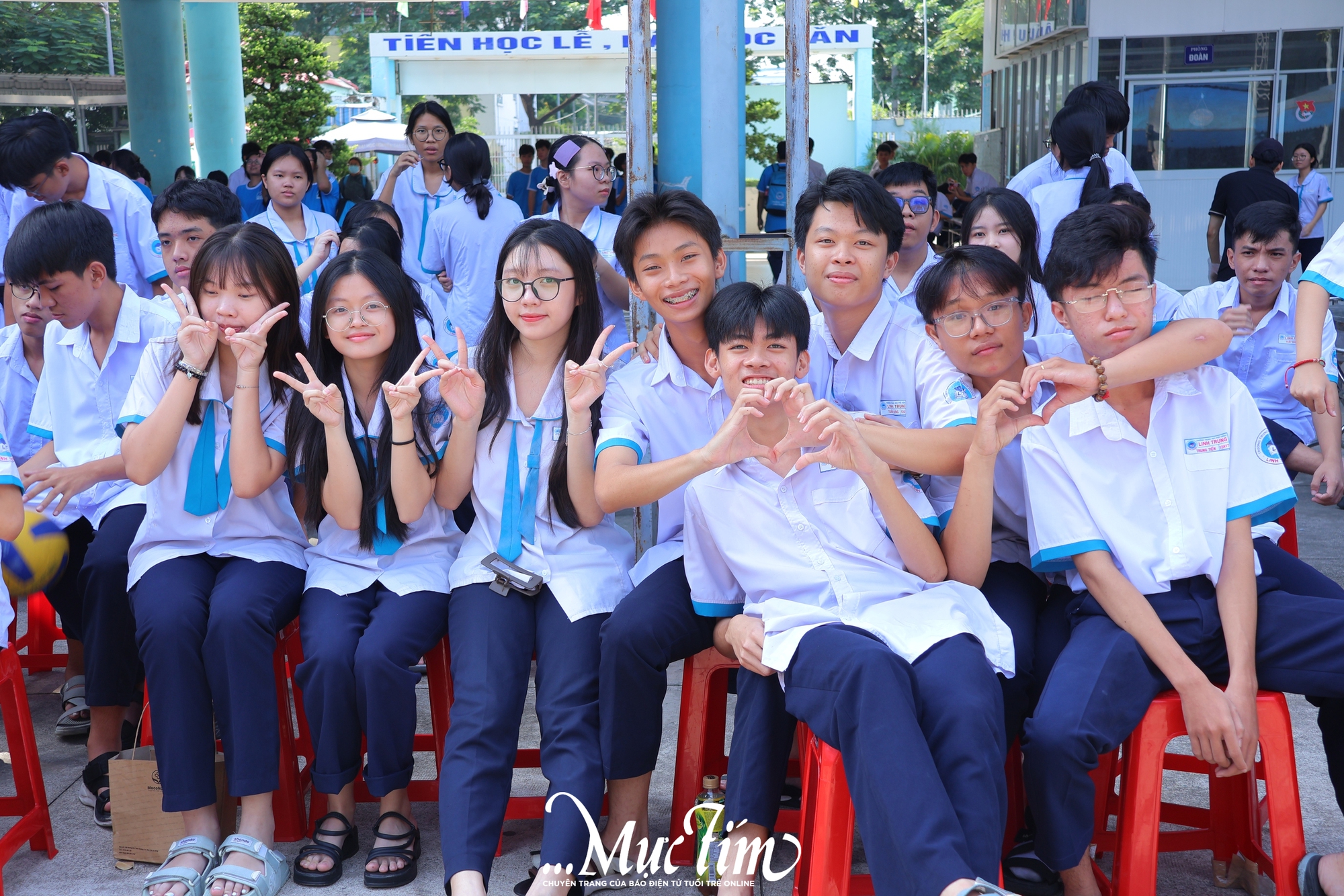 Bữa tiệc âm nhạc đầy màu sắc của học trò Trường THPT Linh Trung - Ảnh 2.