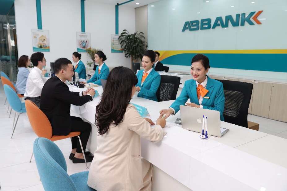 ABBANK vượt kế hoạch năm cuối quý 3-2025, chuẩn bị tăng vốn - Ảnh 3.