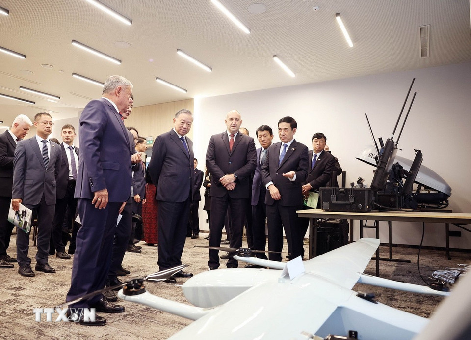 Tổng Bí thư Tô Lâm thăm công ty quốc phòng chuyên về drone của Bulgaria - Ảnh 1.