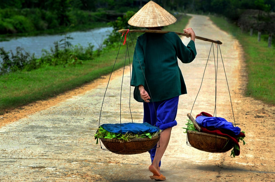 Award-winning photographer celebrates 25 years capturing Vietnamese life - Ảnh 8.
