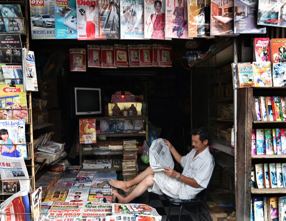 Award-winning photographer celebrates 25 years capturing Vietnamese life - Ảnh 7.
