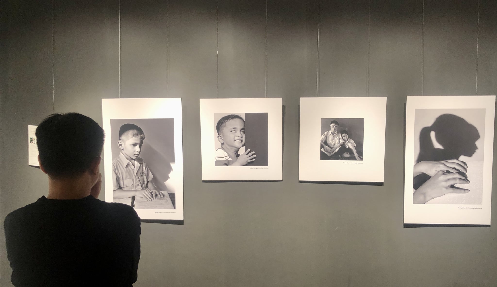 Award-winning photographer celebrates 25 years capturing Vietnamese life - Ảnh 2.