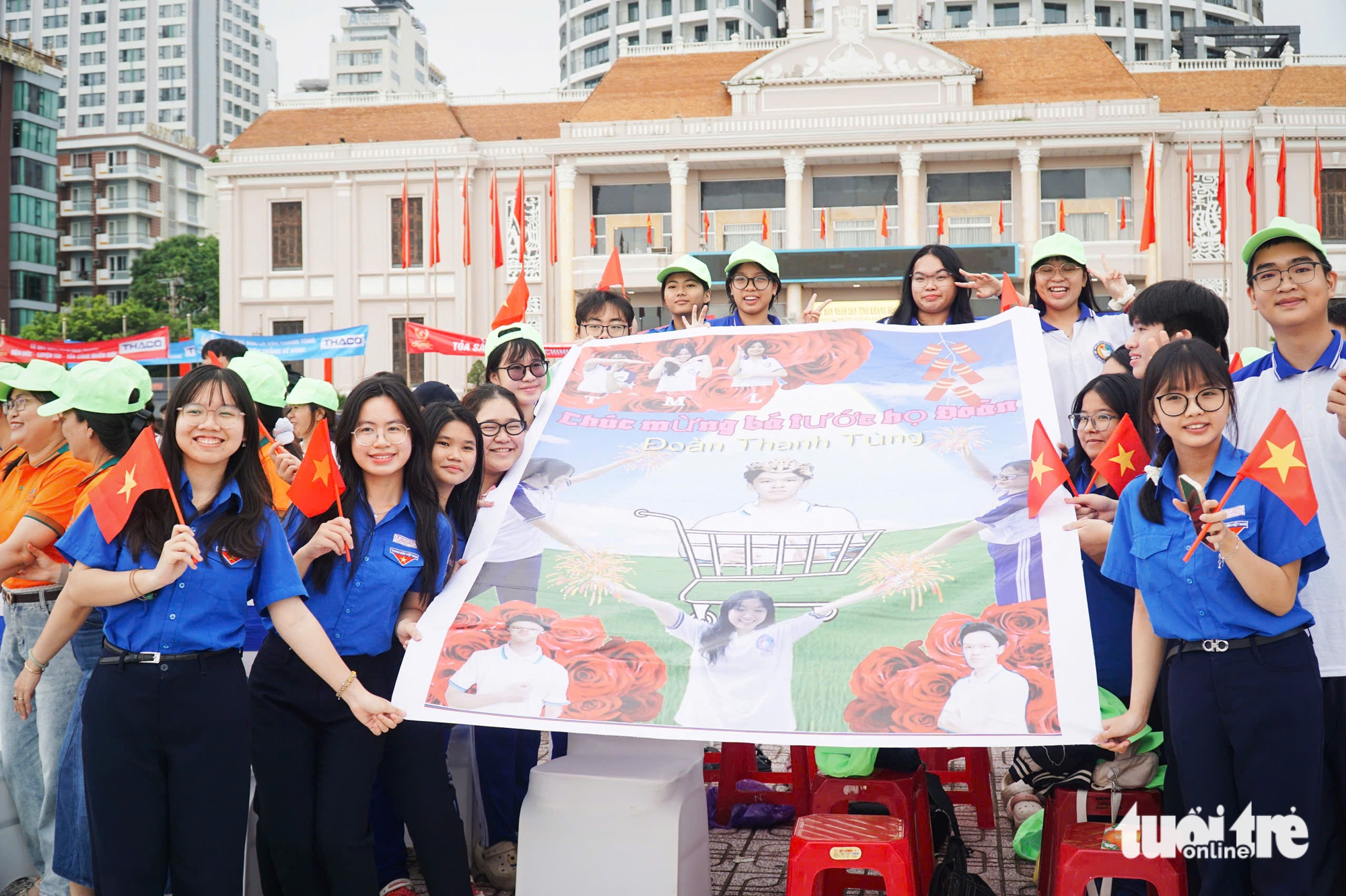 Vẫn tổ chức điểm cầu chung kết Olympia tại quảng trường 2 Tháng 4 Nha Trang dù trời có mưa- Ảnh 1. Olympia - Ảnh 1.