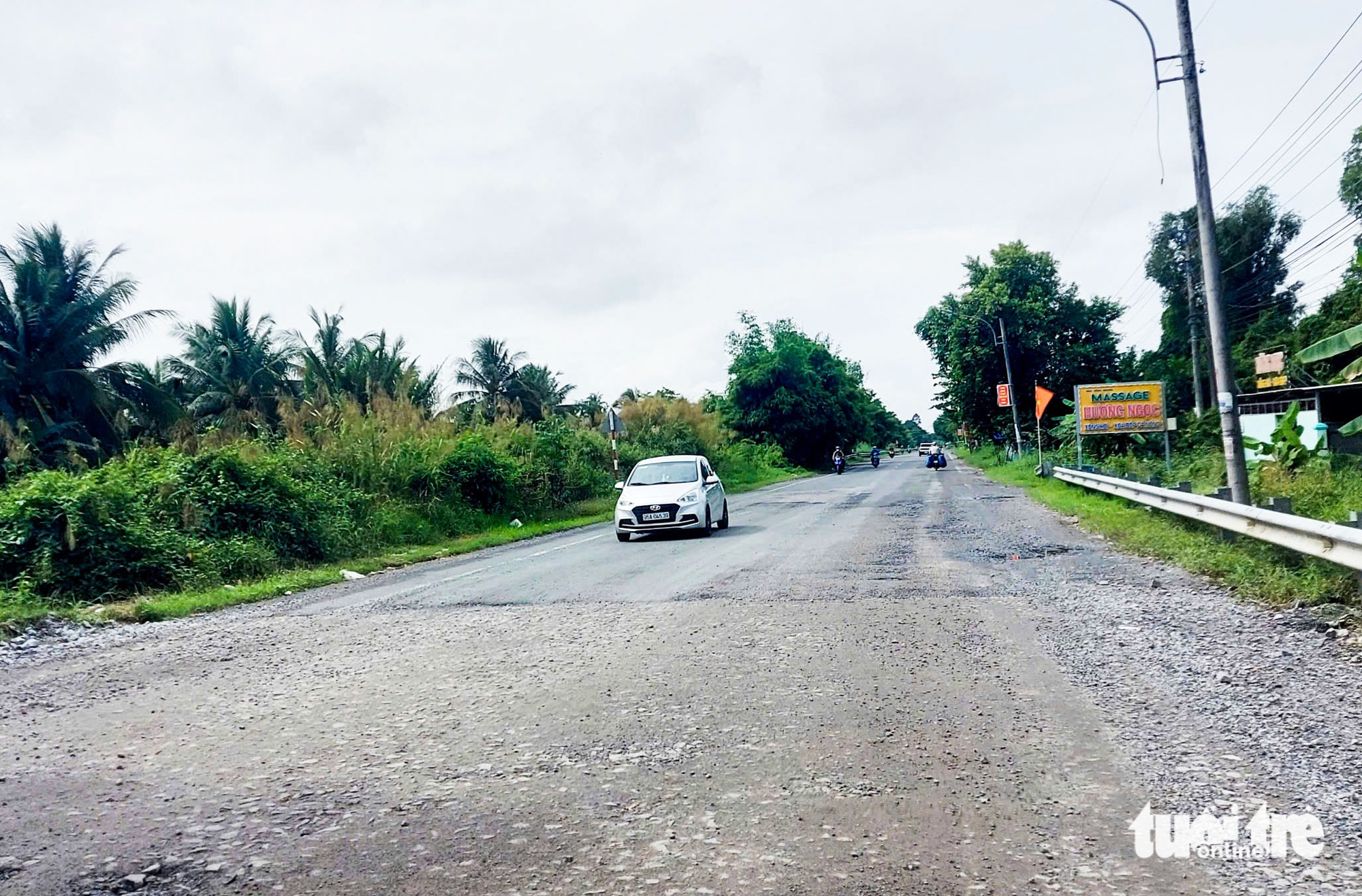 Đoạn quốc lộ 61 dài 10km ở An Giang được giặm vá tạm thời - Ảnh 2.