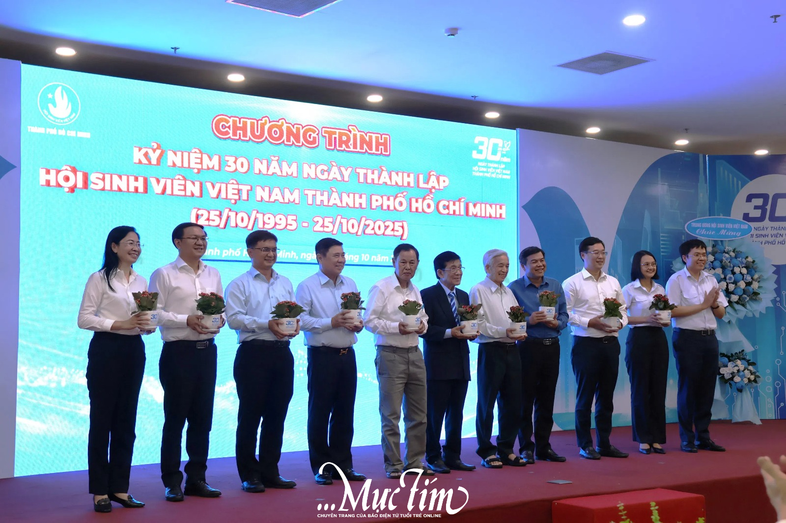 Ngọn lửa thiêng của Hội sinh viên Việt Nam TP.HCM sáng mãi sau 3 thập kỷ - Ảnh 2.