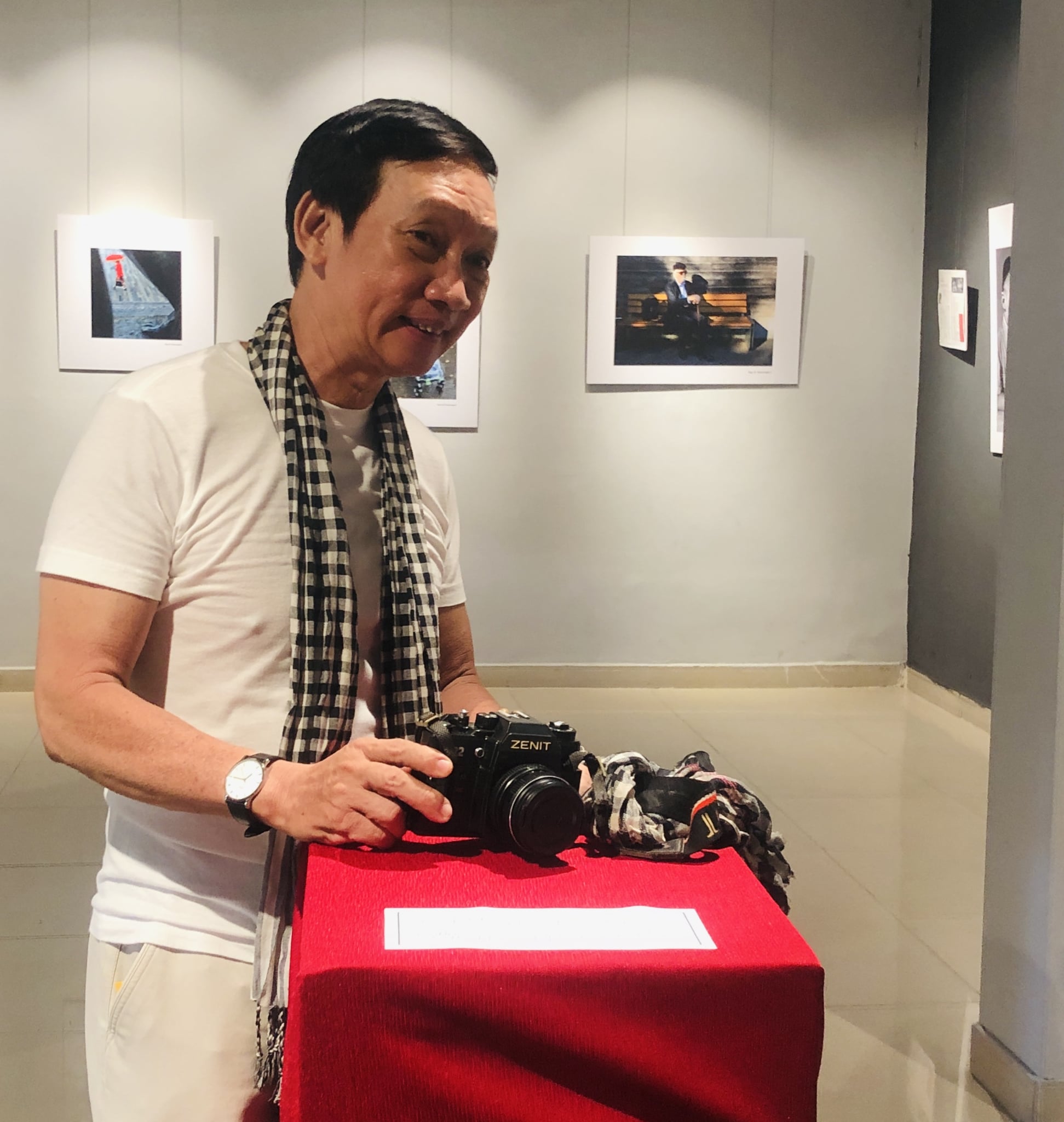 Award-winning photographer celebrates 25 years capturing Vietnamese life - Ảnh 3.