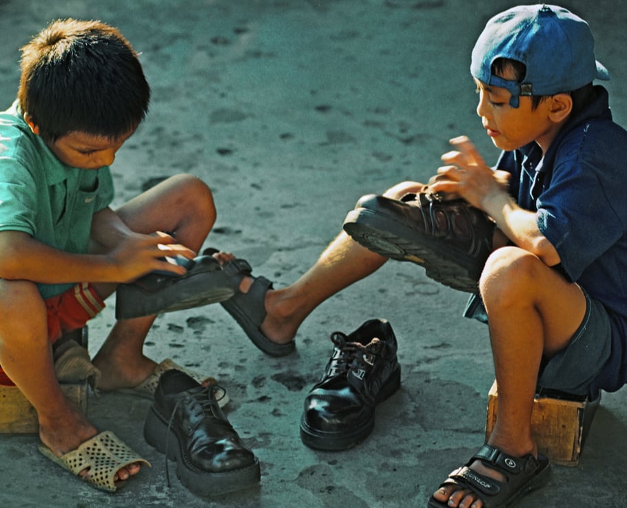 Award-winning photographer celebrates 25 years capturing Vietnamese life - Ảnh 12.