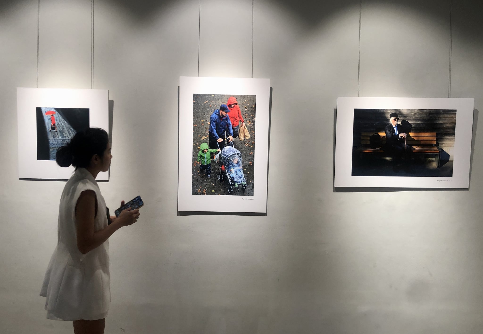 Award-winning photographer celebrates 25 years capturing Vietnamese life - Ảnh 1.