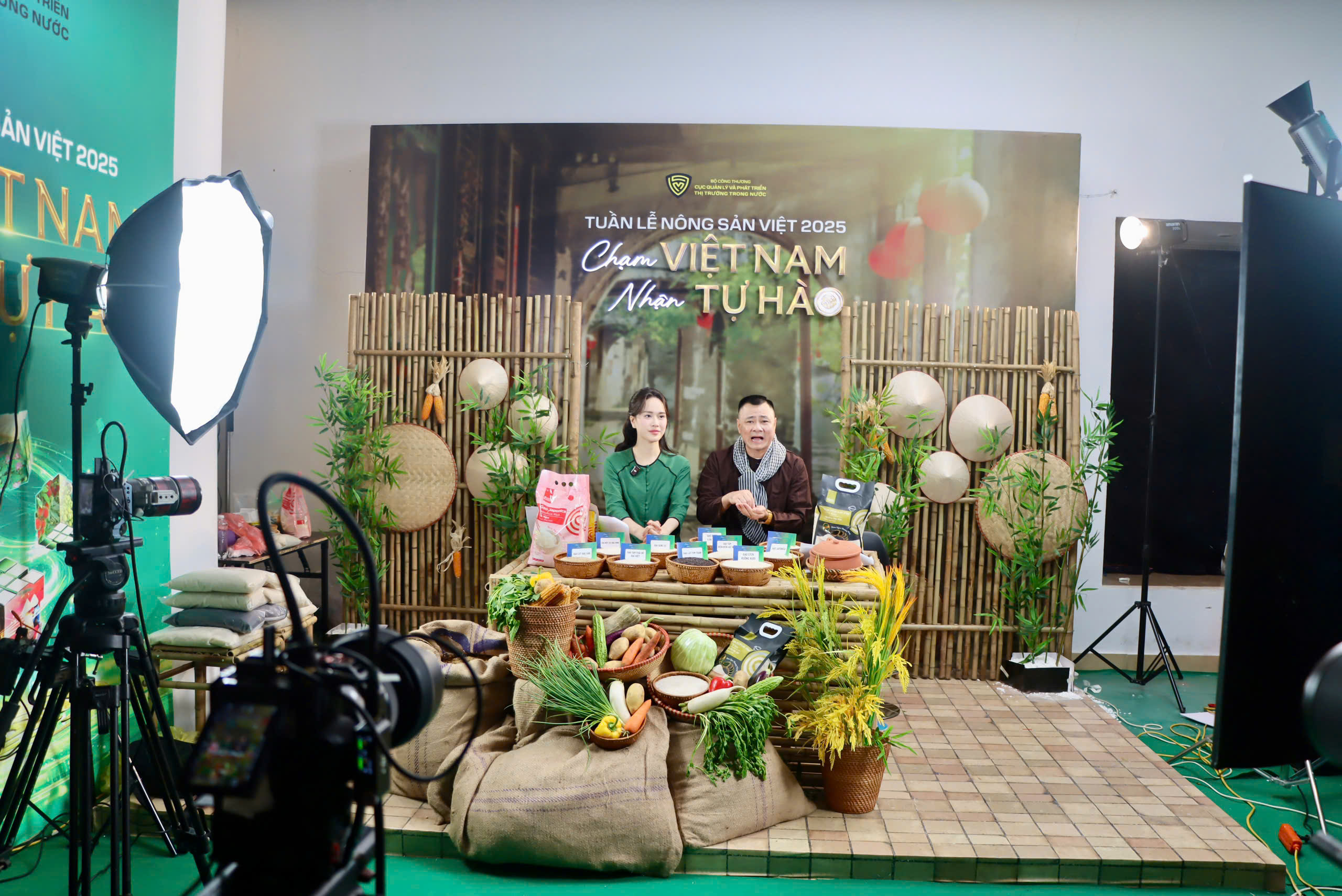 livestream - Ảnh 1.