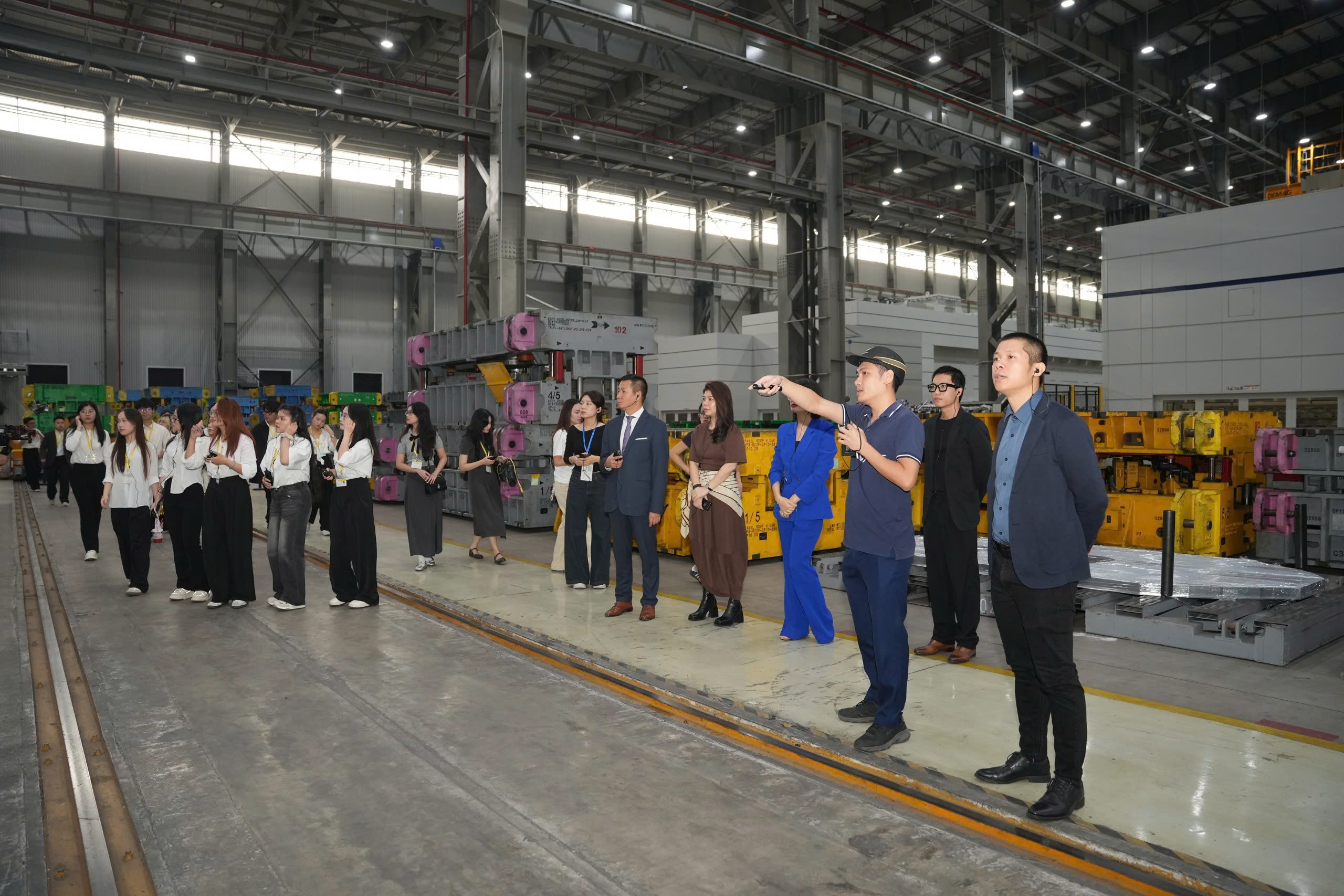 Chung kết 'Ý tưởng Marketing VinFast': Bùng nổ sáng tạo, lan tỏa tinh thần Việt Nam xanh - Ảnh 6. Chung kết 'Ý tưởng marketing VinFast': Bùng nổ sáng tạo, lan tỏa tinh thần Việt Nam xanh - Ảnh 6.