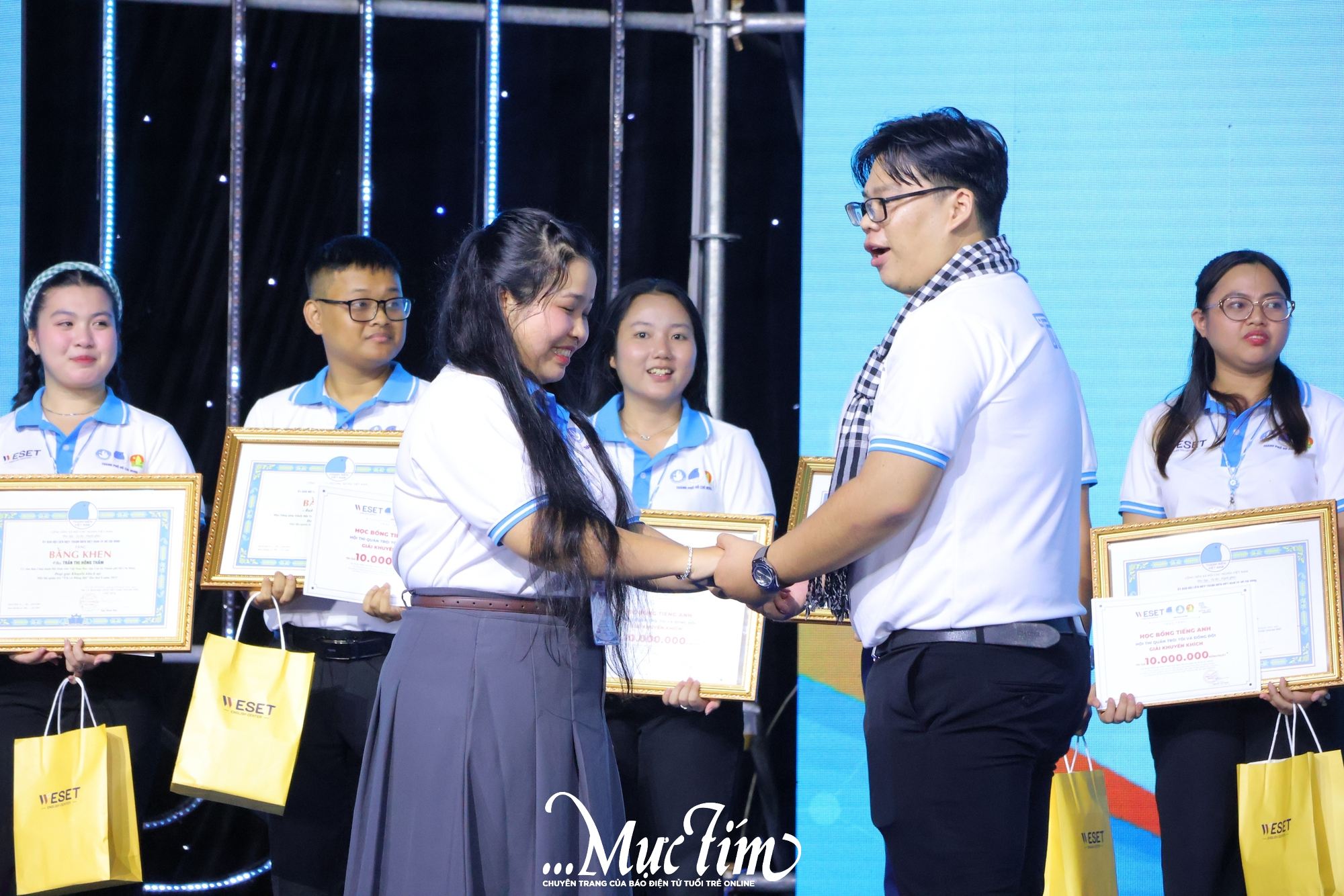Giáo viên Trường tiểu học Dương Công Khi đoạt giải nhất Hội thi quản trò "Tôi và đồng đội"- Ảnh 1.