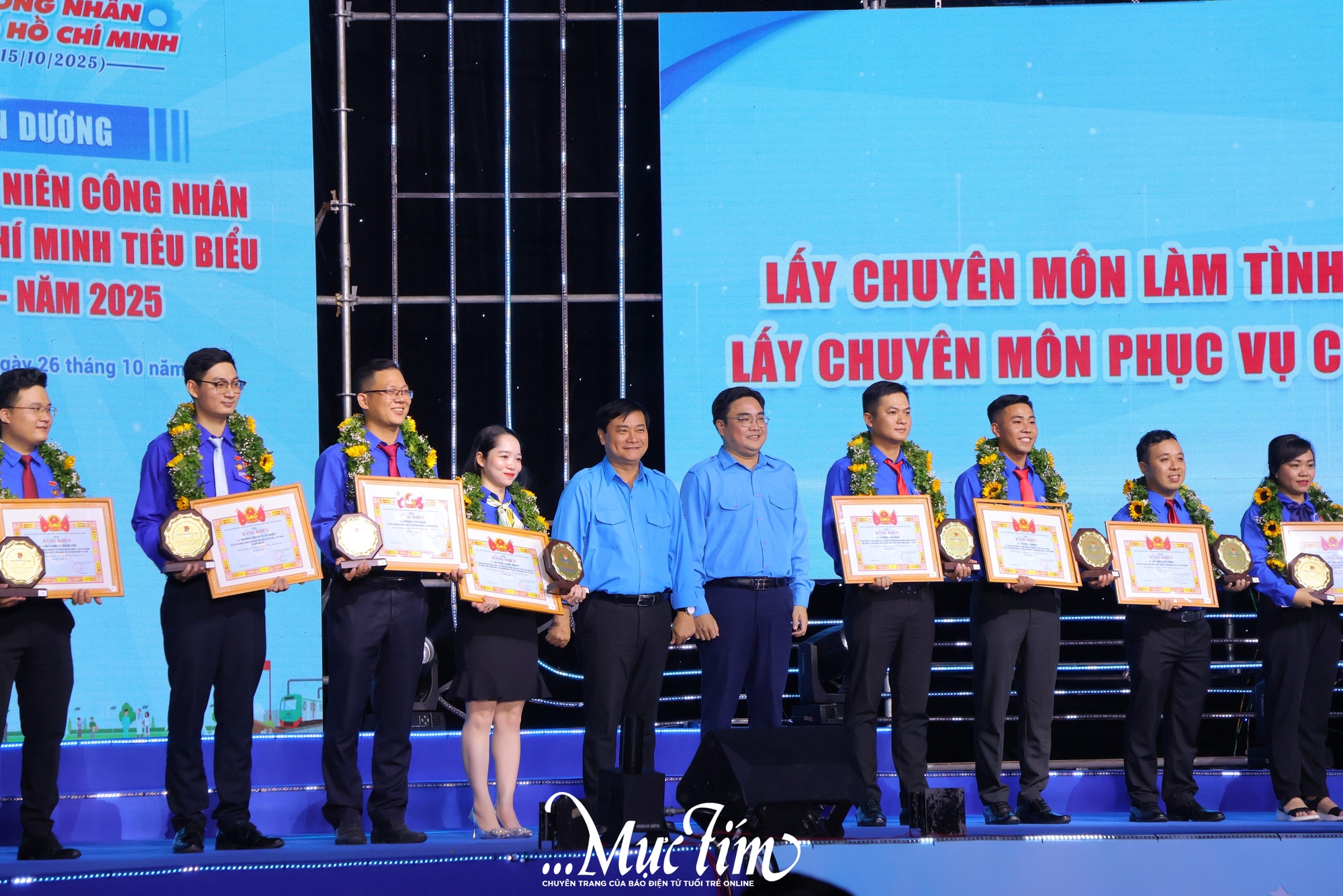 Hội Liên hiệp Thanh niên Việt Nam TP.HCM tuyên dương 33 thanh niên công nhân tiêu biểu- Ảnh 1.