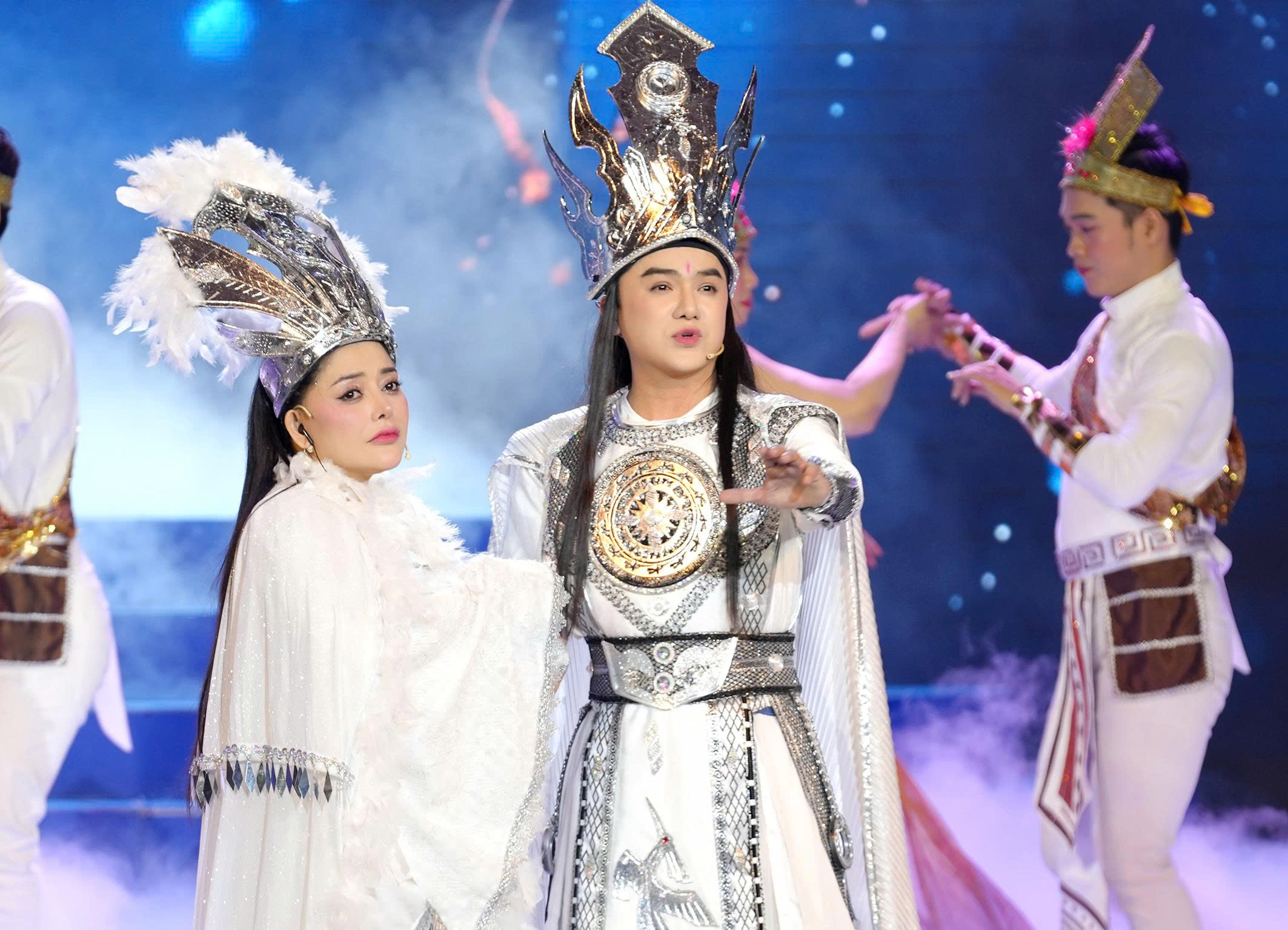 Kim Tử Long với ký ức Chiếc áo thiên nga từ live show của Hồng Quyên - Ảnh 3.