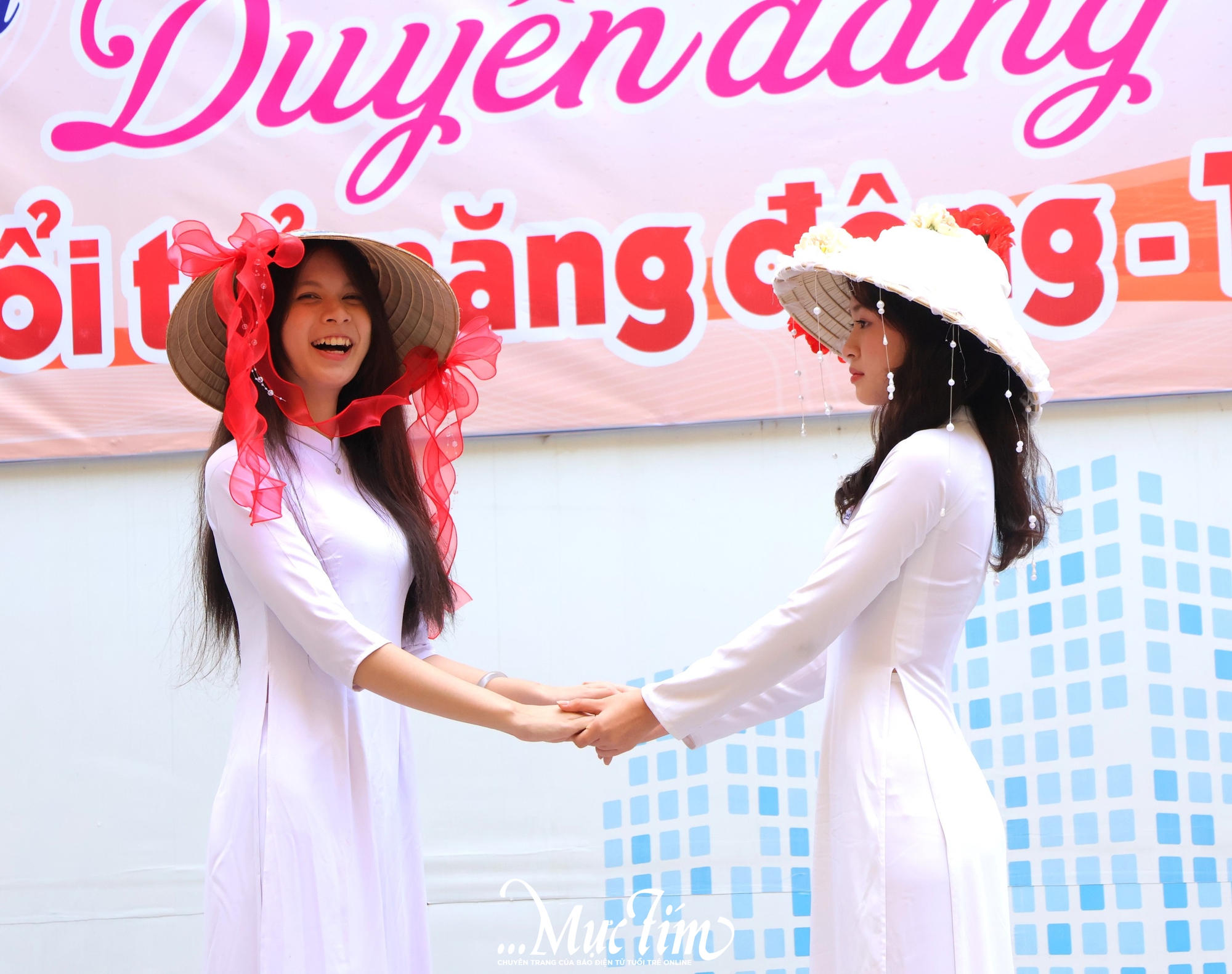 Nét duyên dáng của nữ sinh Trường THPT Dương Văn Thì trong tà áo dài trắng tinh khôi - Ảnh 10.