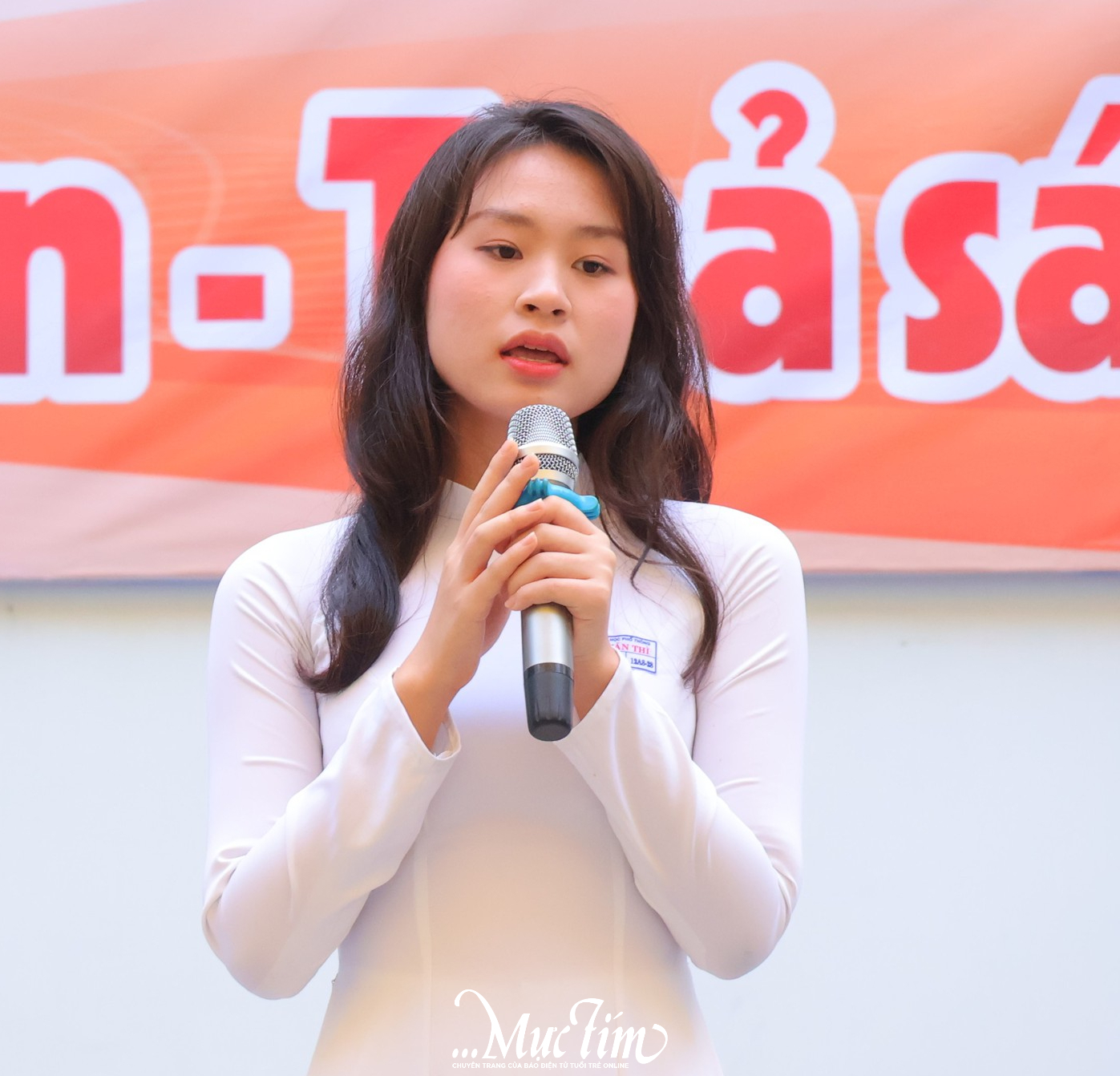 Nét duyên dáng của nữ sinh Trường THPT Dương Văn Thì trong tà áo dài trắng tinh khôi - Ảnh 12.