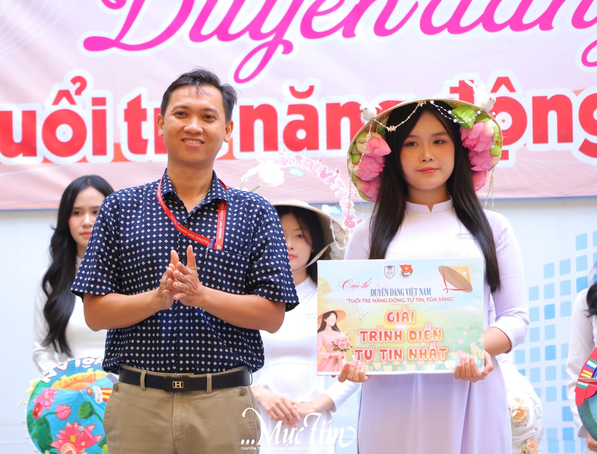 Nét duyên dáng của nữ sinh Trường THPT Dương Văn Thì trong tà áo dài trắng tinh khôi - Ảnh 13.