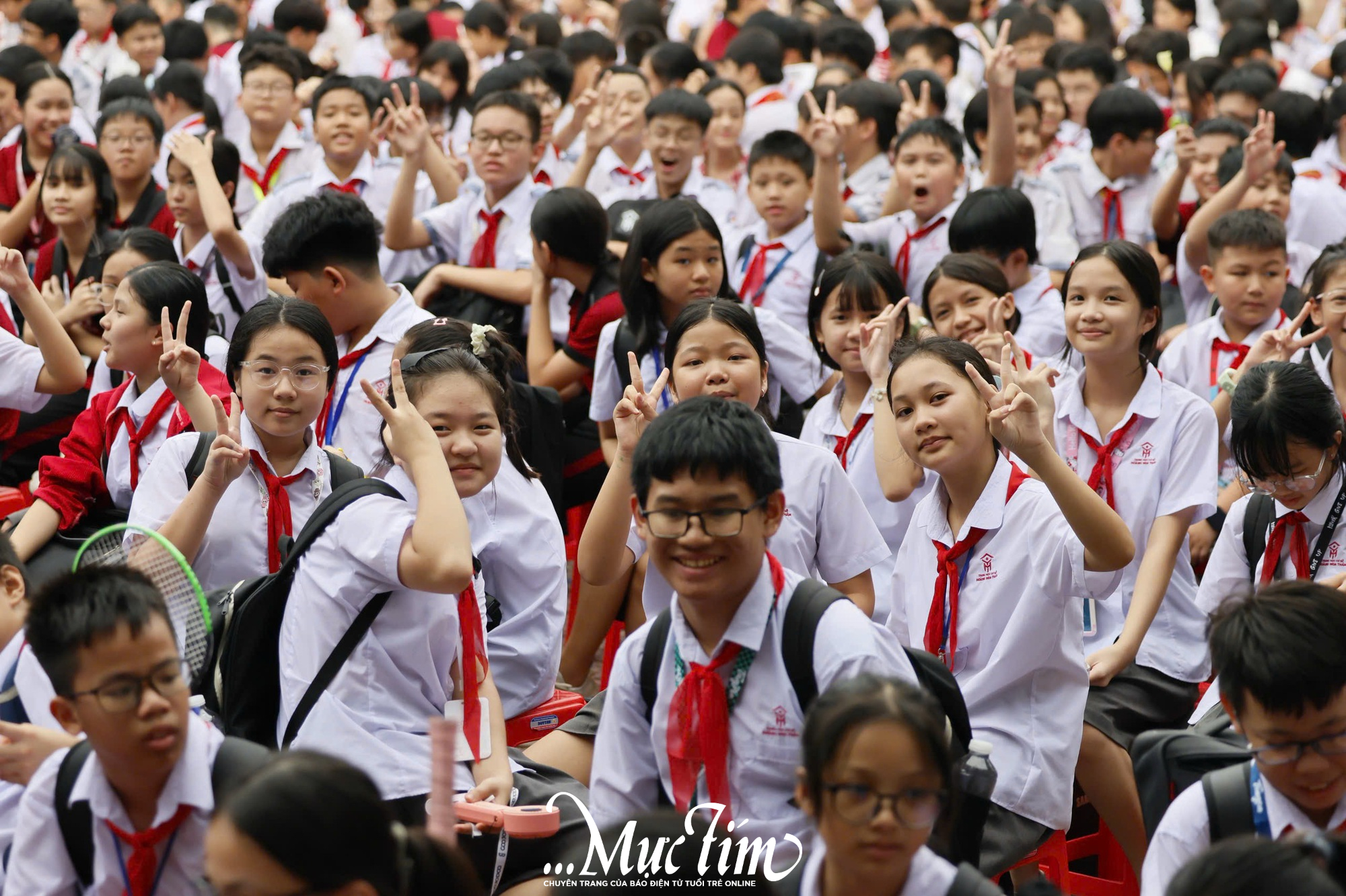 Công tắc khoa học 2025 khởi đầu sôi nổi tại Trường THCS Hoàng Hoa Thám- Ảnh 2. Công tắc khoa học 2025 khởi đầu sôi nổi tại Trường THCS Hoàng Hoa Thám- Ảnh 2.