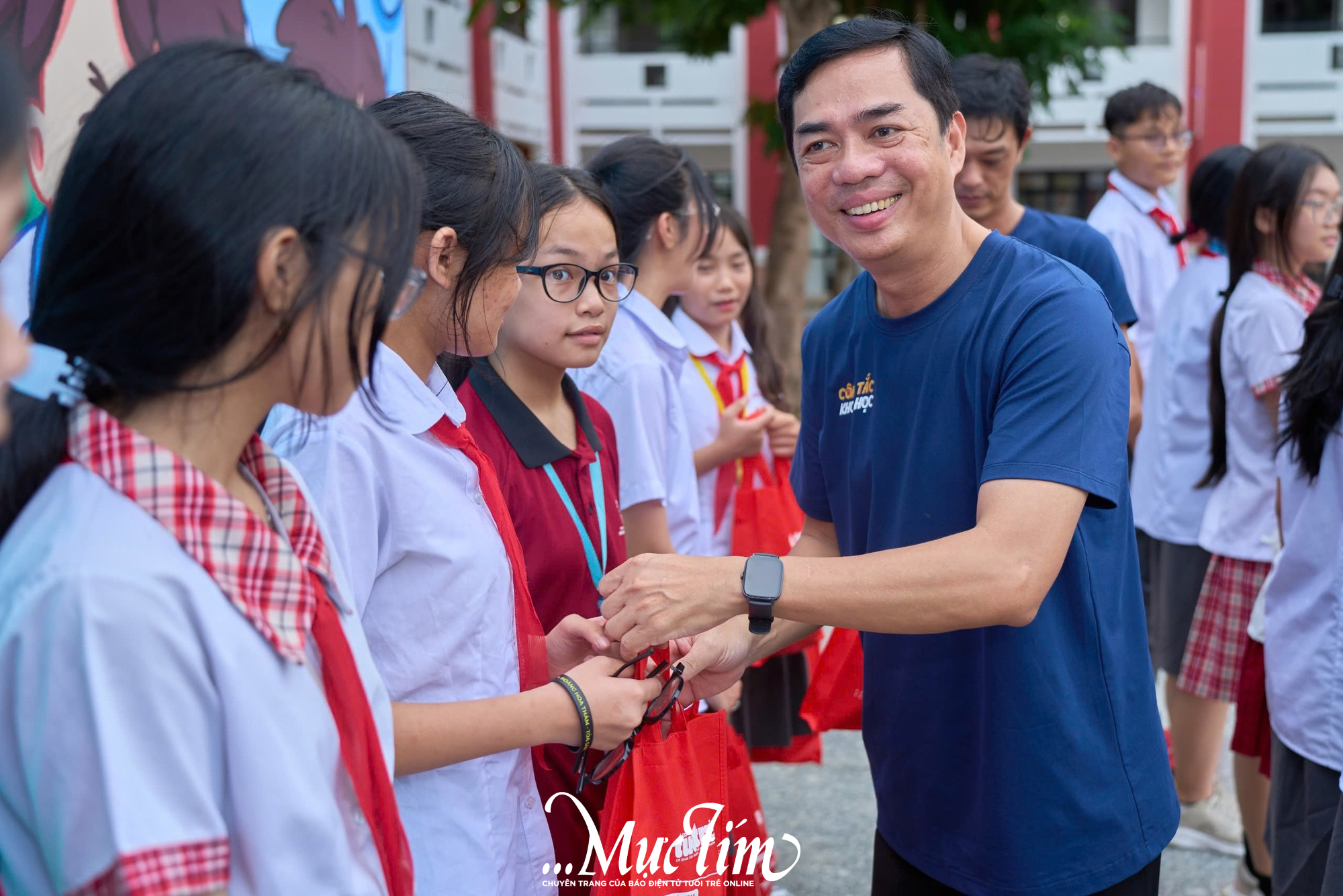 Công tắc khoa học 2025 khởi đầu sôi nổi tại Trường THCS Hoàng Hoa Thám- Ảnh 7. Công tắc khoa học 2025 khởi đầu sôi nổi tại Trường THCS Hoàng Hoa Thám- Ảnh 7.