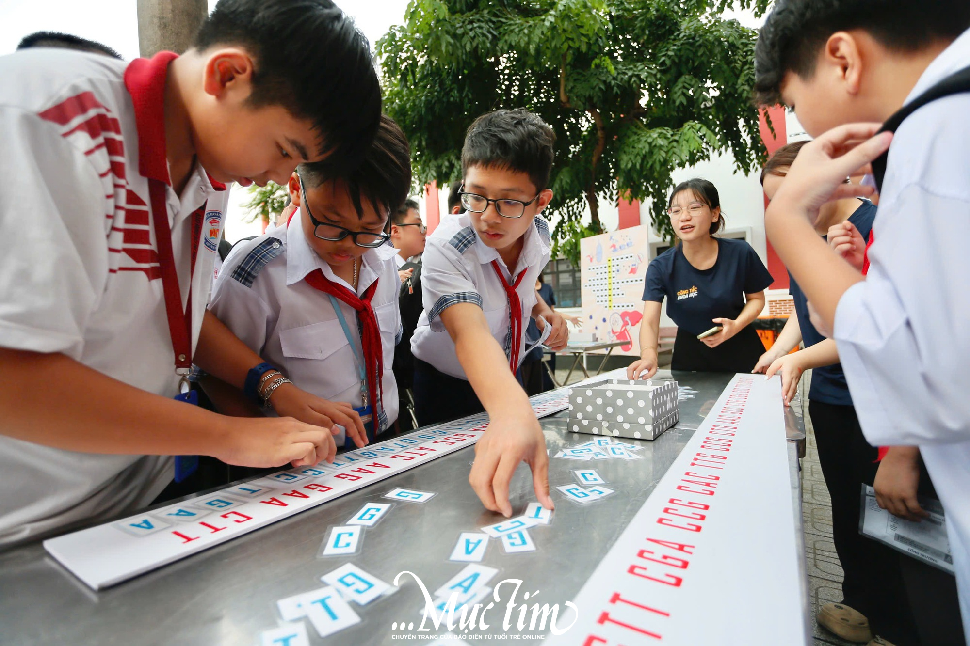 Học sinh Trường THCS Hoàng Hoa Thám chơi boardgame khám phá khoa học- Ảnh 9. Học sinh Trường THCS Hoàng Hoa Thám chơi boardgame khám phá khoa học- Ảnh 9.