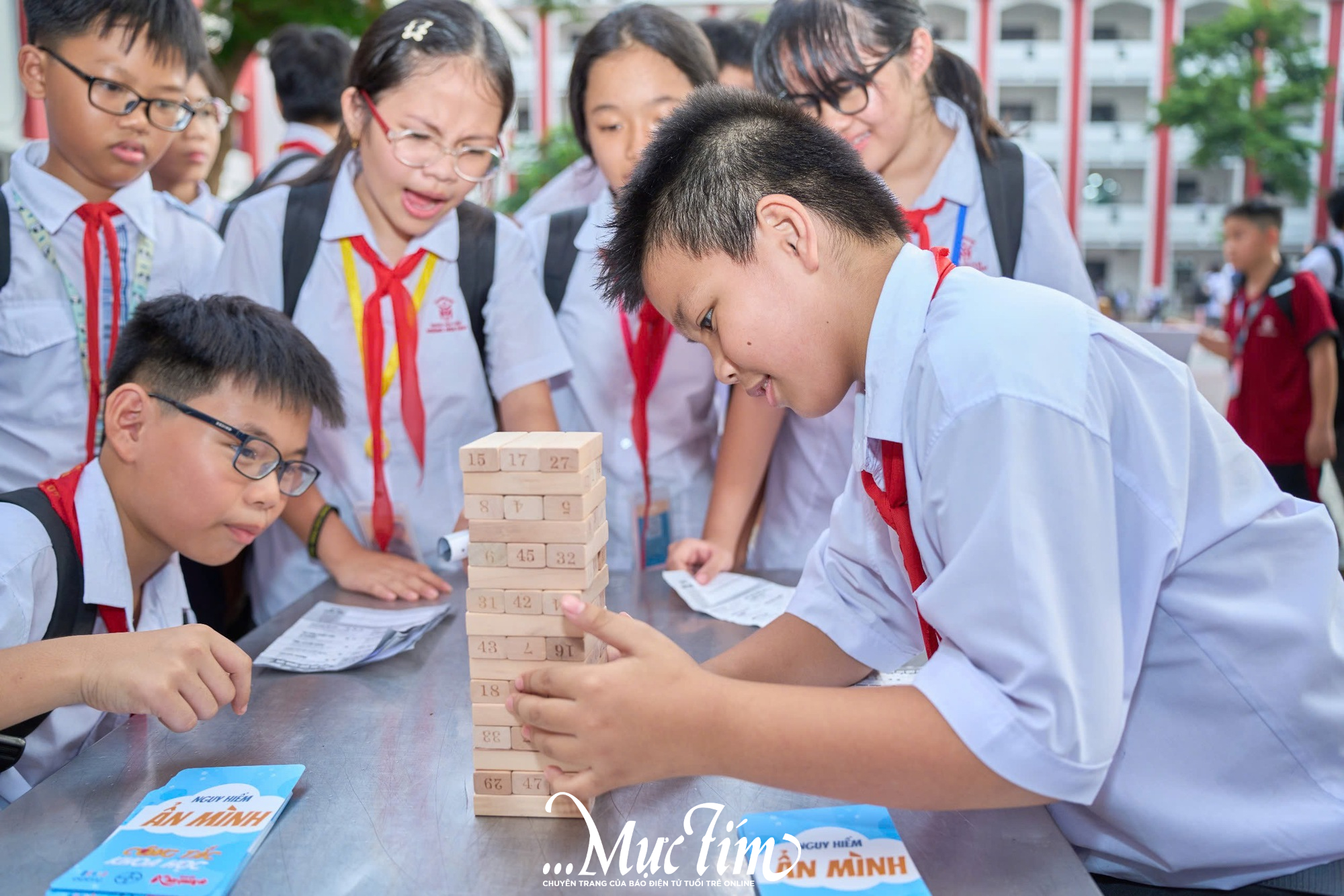 Học sinh Trường THCS Hoàng Hoa Thám chơi boardgame khám phá khoa học- Ảnh 12. Học sinh Trường THCS Hoàng Hoa Thám chơi boardgame khám phá khoa học- Ảnh 12.