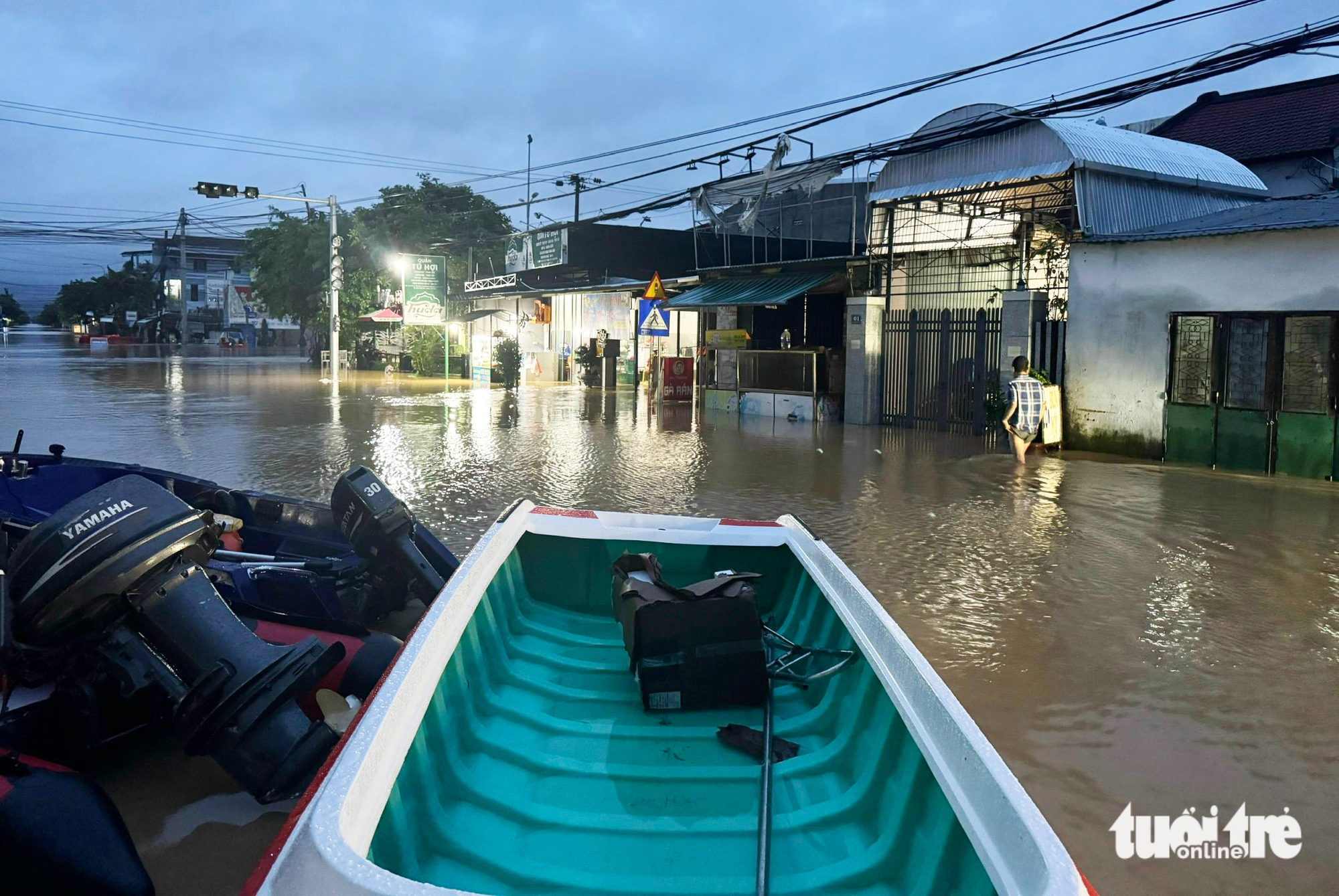 nước lũ - Ảnh 3.