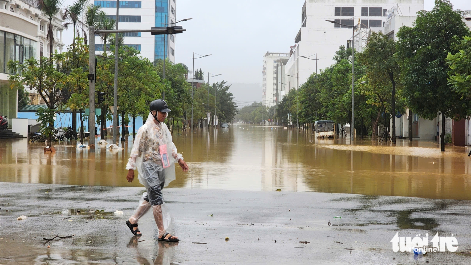 nước lũ - Ảnh 13.