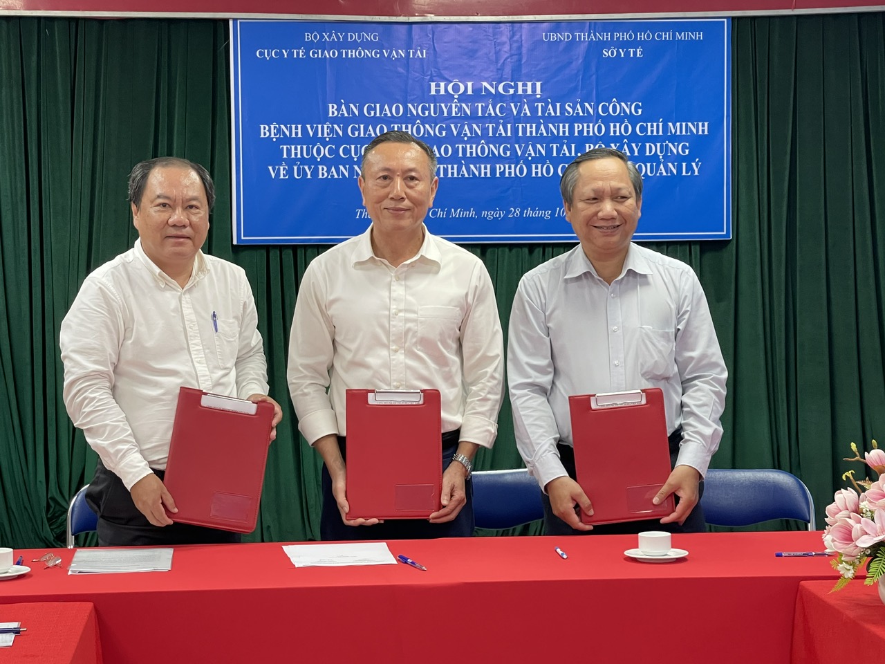 Bệnh viện Giao thông vận tải TP.HCM được bàn giao về TP.HCM quản lý - Ảnh 1.