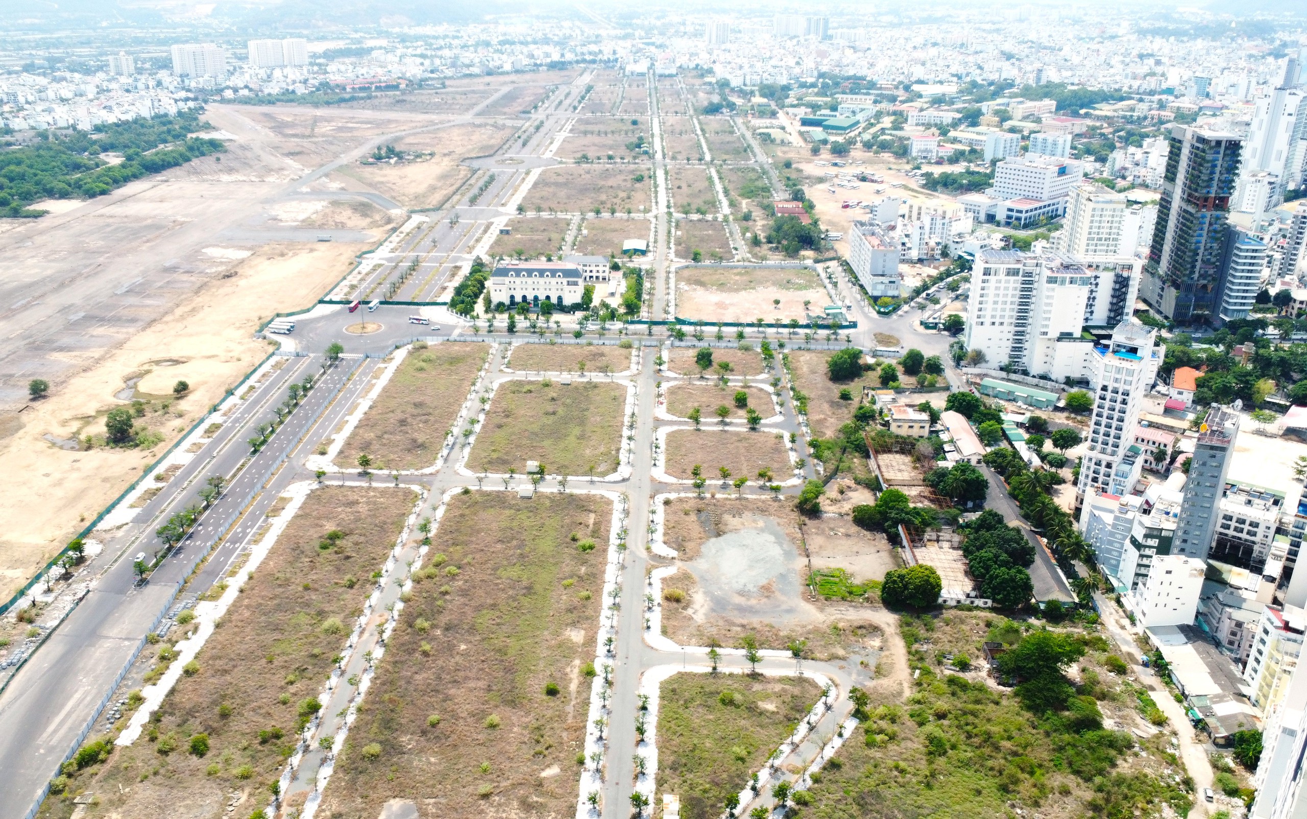 Vụ án Phúc Sơn tại sân bay Nha Trang: Tạm giữ 1.422 giấy chứng nhận quyền sử dụng đất- Ảnh 1.