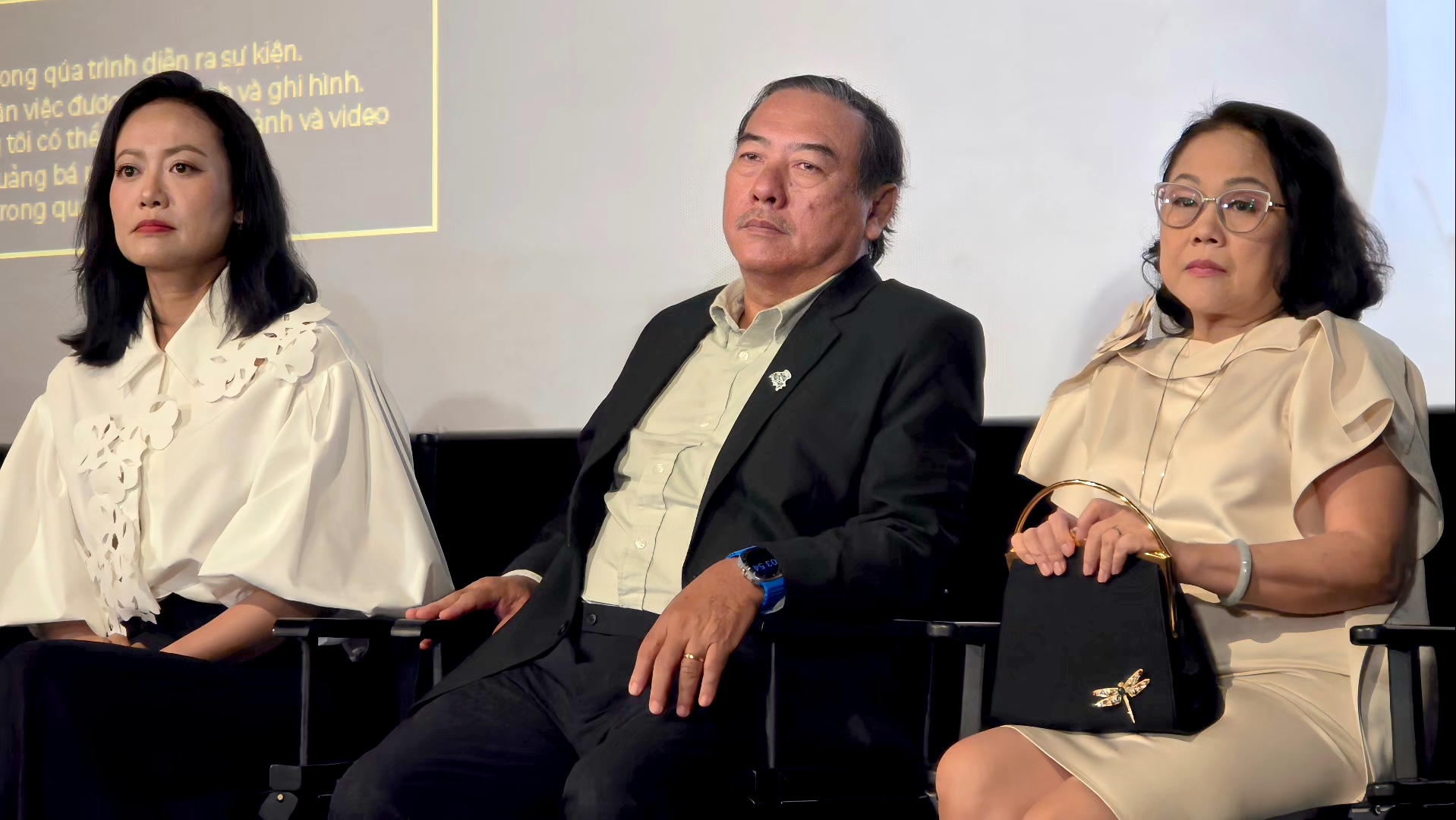 'Phá đám: Sinh nhật mẹ' của Ái Như lấy cảm hứng từ kịch 'Bông hồng cài áo' - Ảnh 1. Ái Như - Ảnh 1.