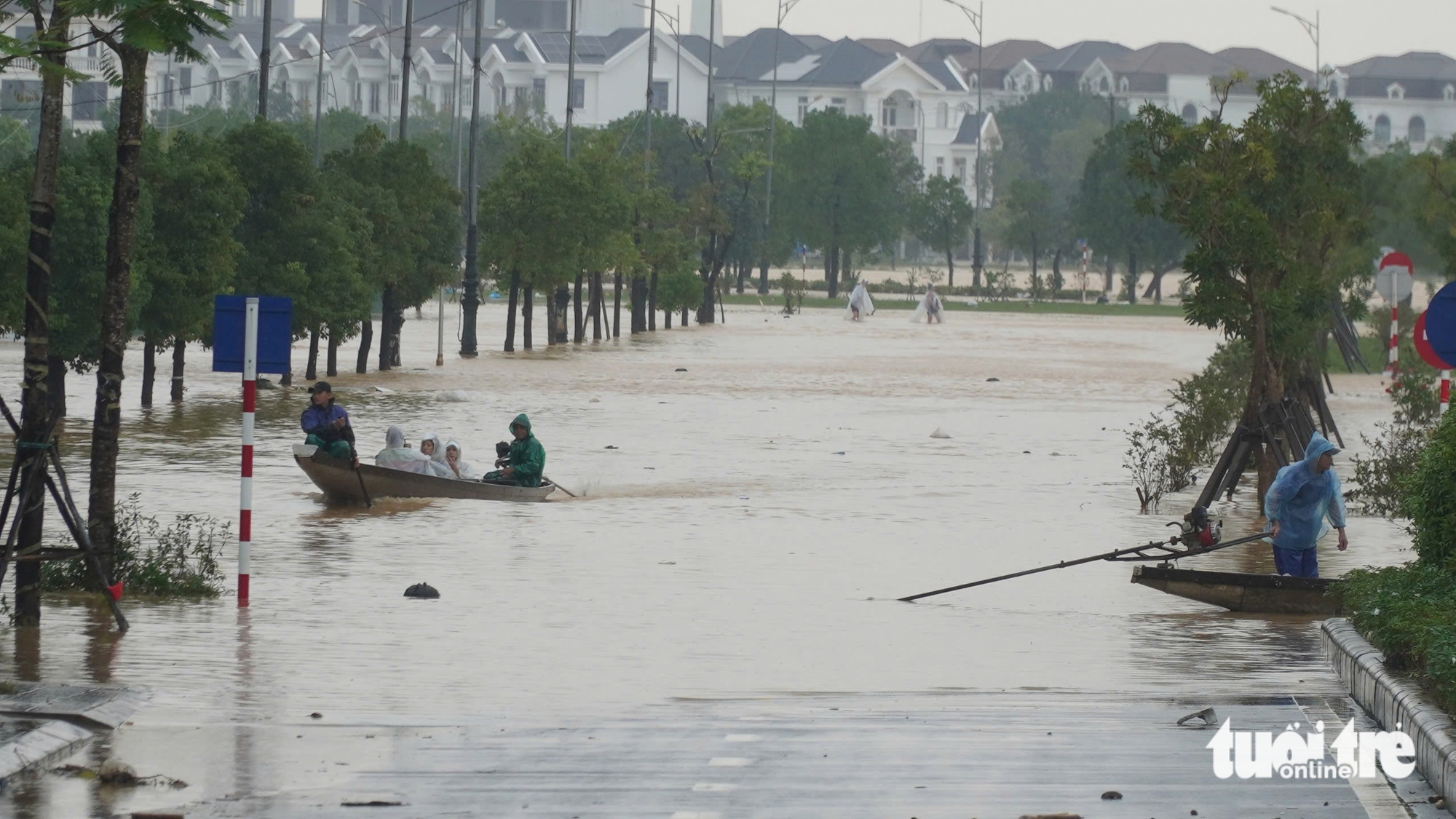 cứu trợ - Ảnh 9.