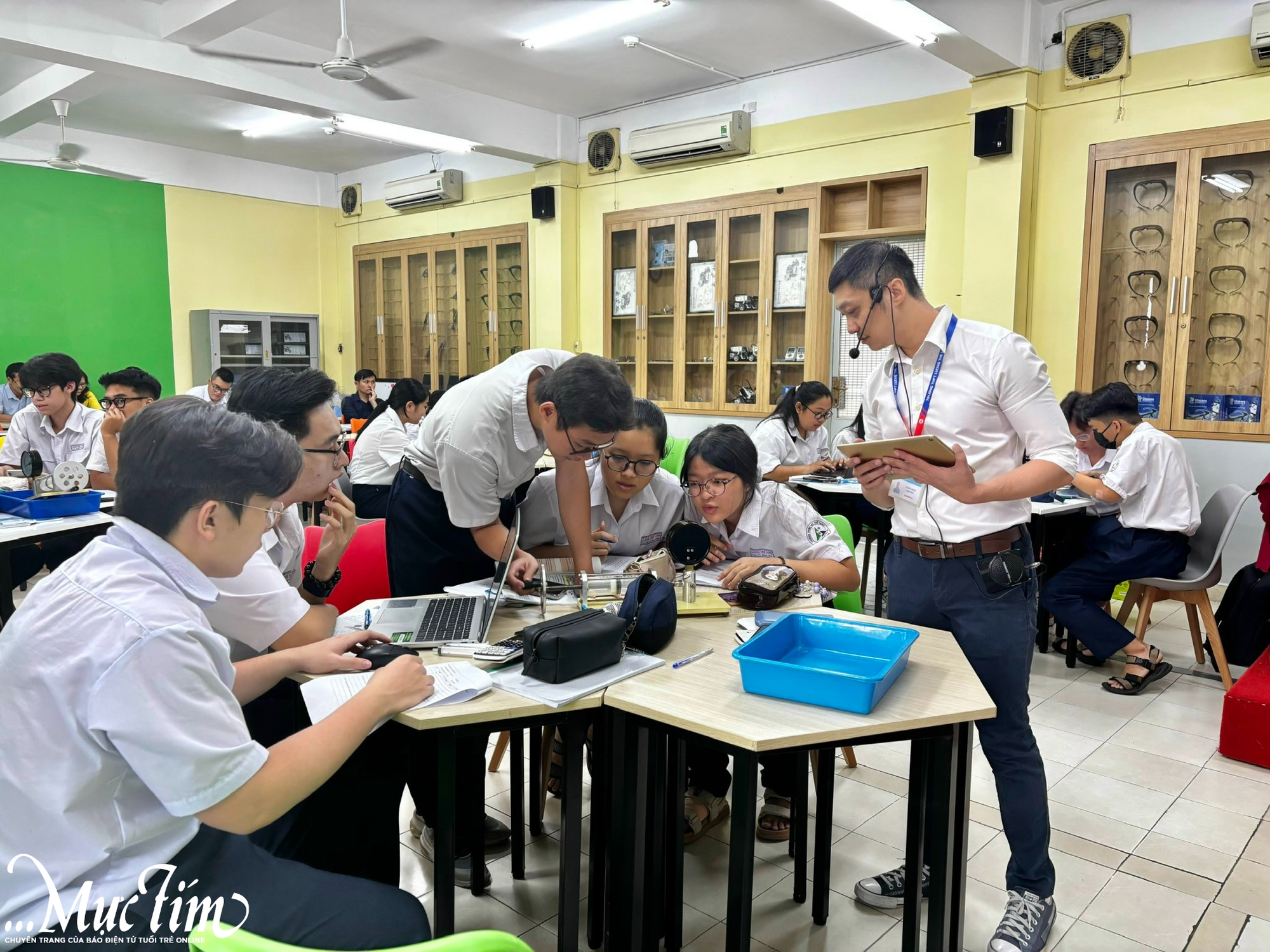 'Trợ thủ AI' vào tiết vật lý của teen Trường THPT Lương Thế Vinh- Ảnh 1. 'Trợ thủ AI' vào tiết vật lý của teen Trường THPT Lương Thế Vinh- Ảnh 1.