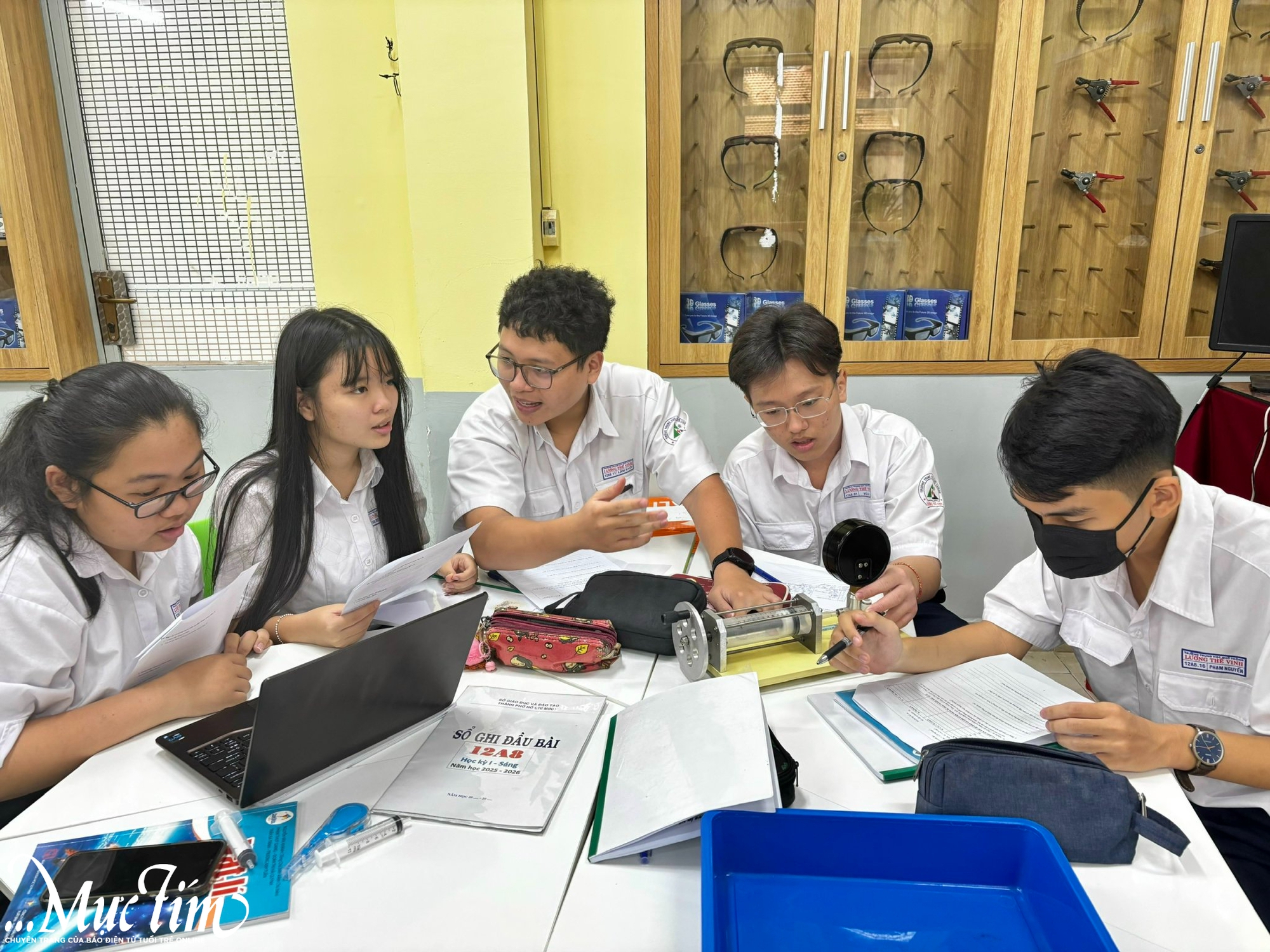 'Trợ thủ AI' vào tiết vật lý của teen Trường THPT Lương Thế Vinh- Ảnh 5. 'Trợ thủ AI' vào tiết vật lý của teen Trường THPT Lương Thế Vinh- Ảnh 5.