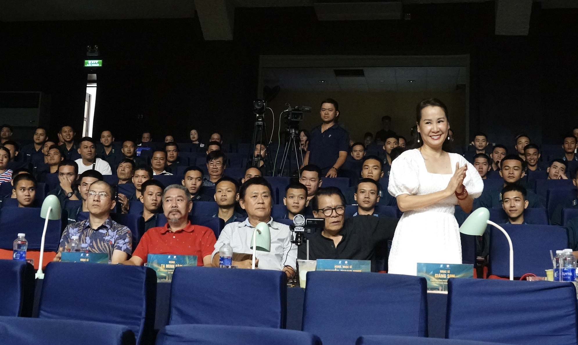 'Nhớ mùa thu Hà Nội' của Trịnh Công Sơn là một trong 50 ca khúc tiêu biểu 50 năm qua - Ảnh 3. 'Nhớ mùa thu Hà Nội' của Trịnh Công Sơn là một trong 50 ca khúc tiêu biểu 50 năm qua - Ảnh 3.