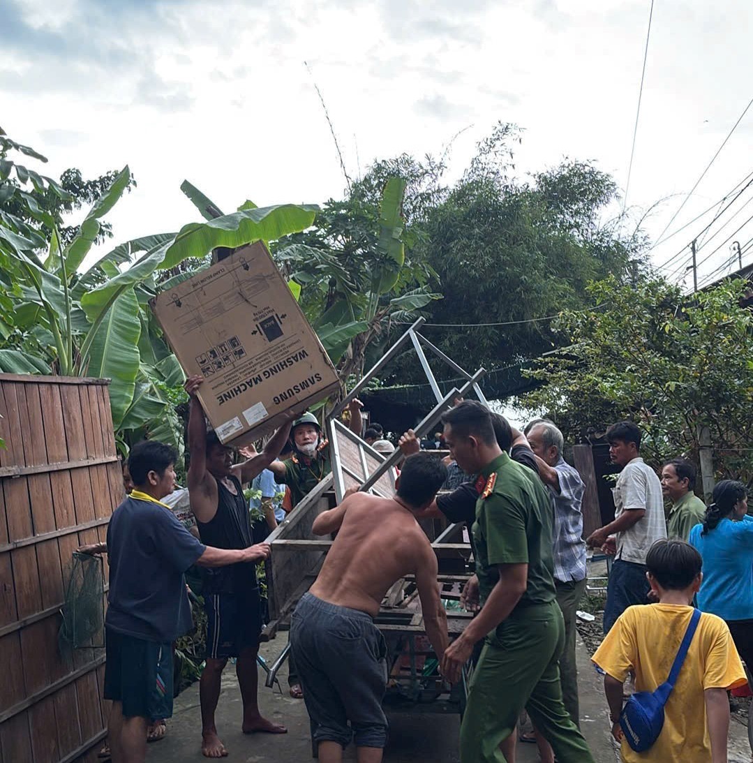 Cồn Mỹ Hòa Hưng sạt lở nghiêm trọng, 9 nhà dân bị ảnh hưởng  - Ảnh 3.