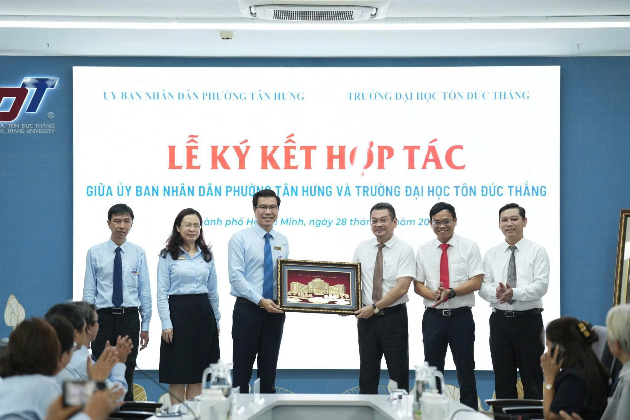 Trường ĐH Tôn Đức Thắng và phường Tân Hưng hợp tác, thúc đẩy đổi mới sáng tạo - Ảnh 1.