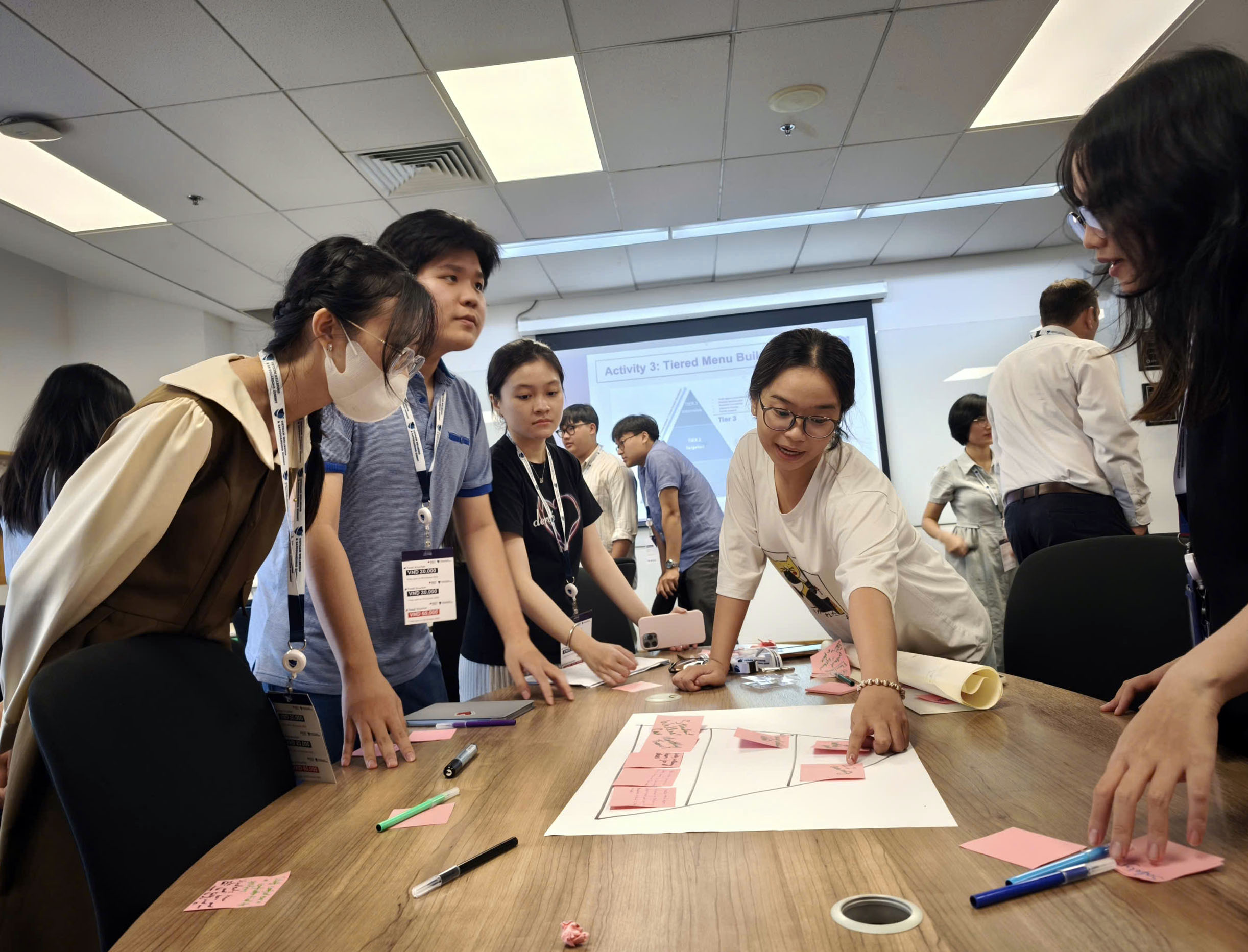 Chuyên gia tiết lộ những cách kẻ xấu dùng AI 'tấn công' học sinh - Ảnh 3.