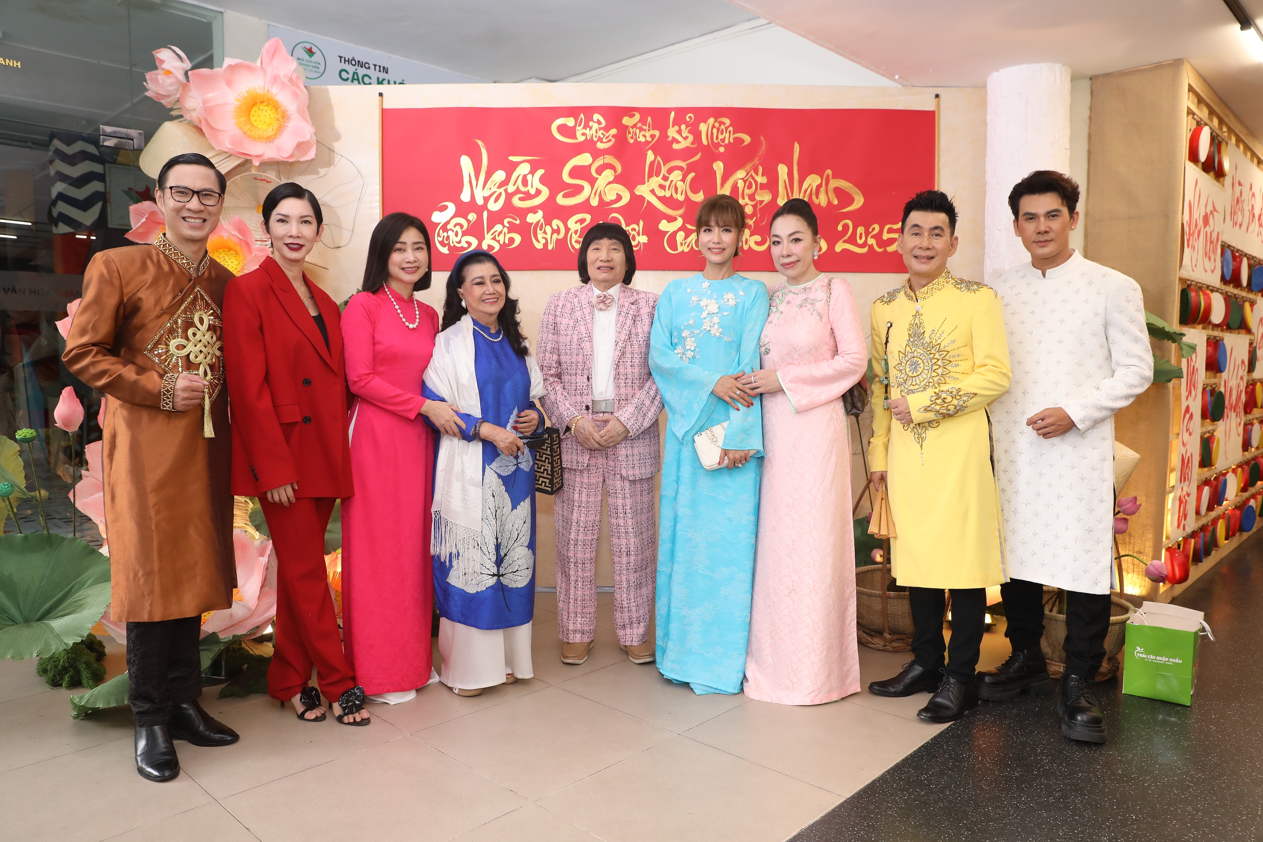 Xin chữ thư pháp miễn phí tại Nhà văn hóa Thanh niên TP.HCM - Ảnh 7.