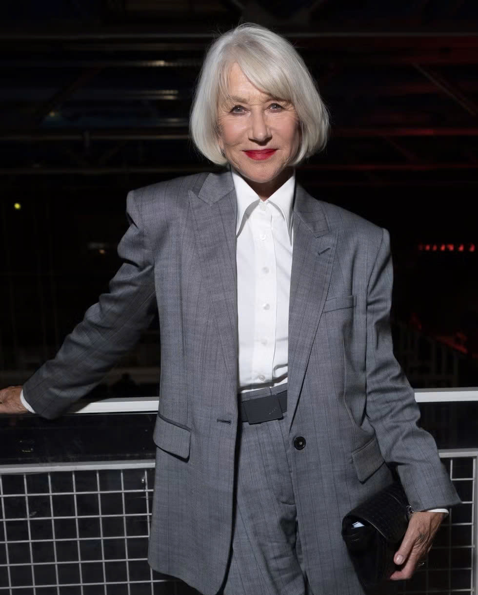 Mái tóc bạc của Jane Fonda và Helen Mirren thành xu hướng tại Paris Fashion Week - Ảnh 5.