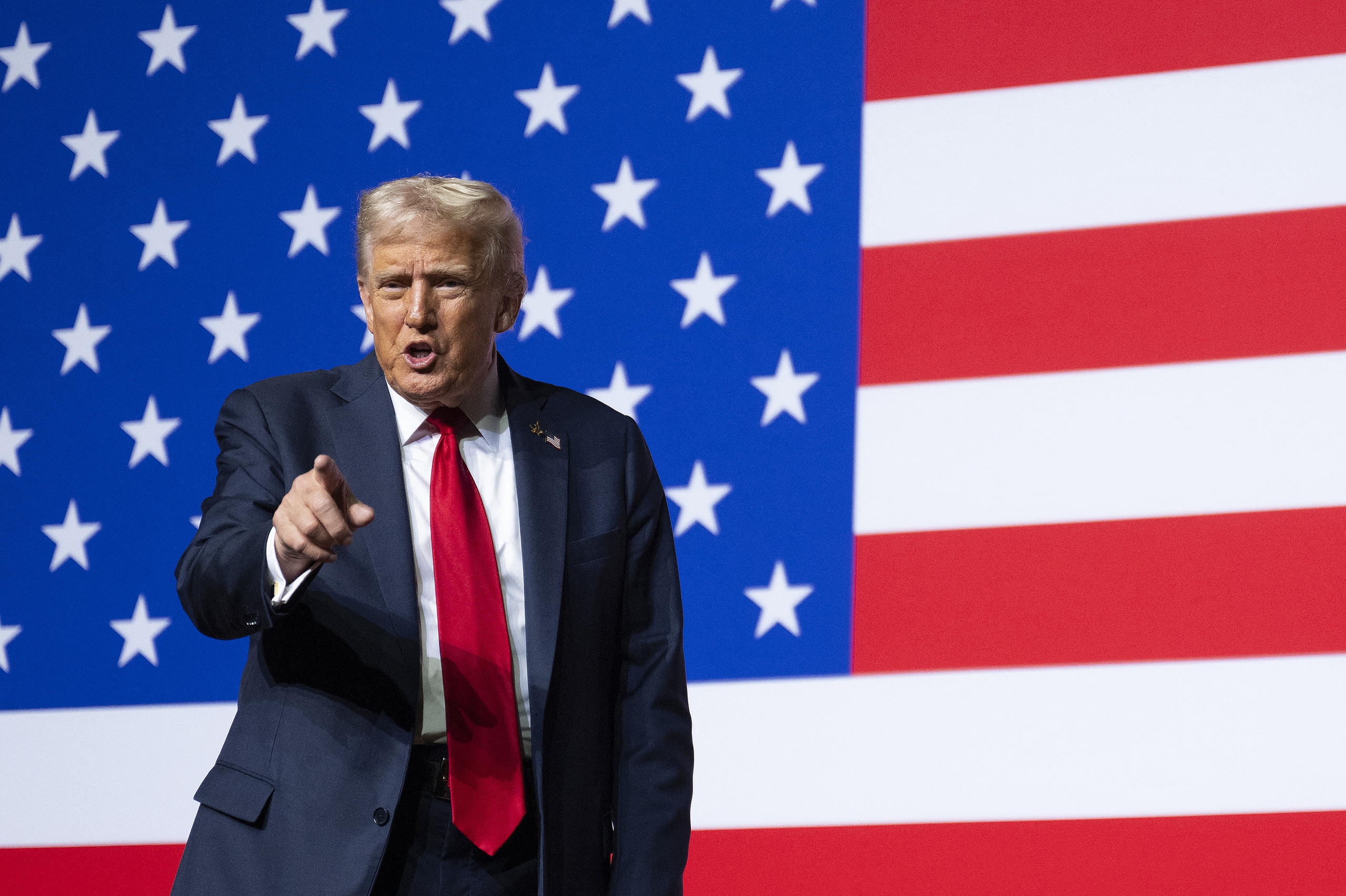Ông Trump lên truyền hình cảnh báo về hậu quả nếu chính phủ Mỹ tiếp tục đóng cửa - Ảnh 1.