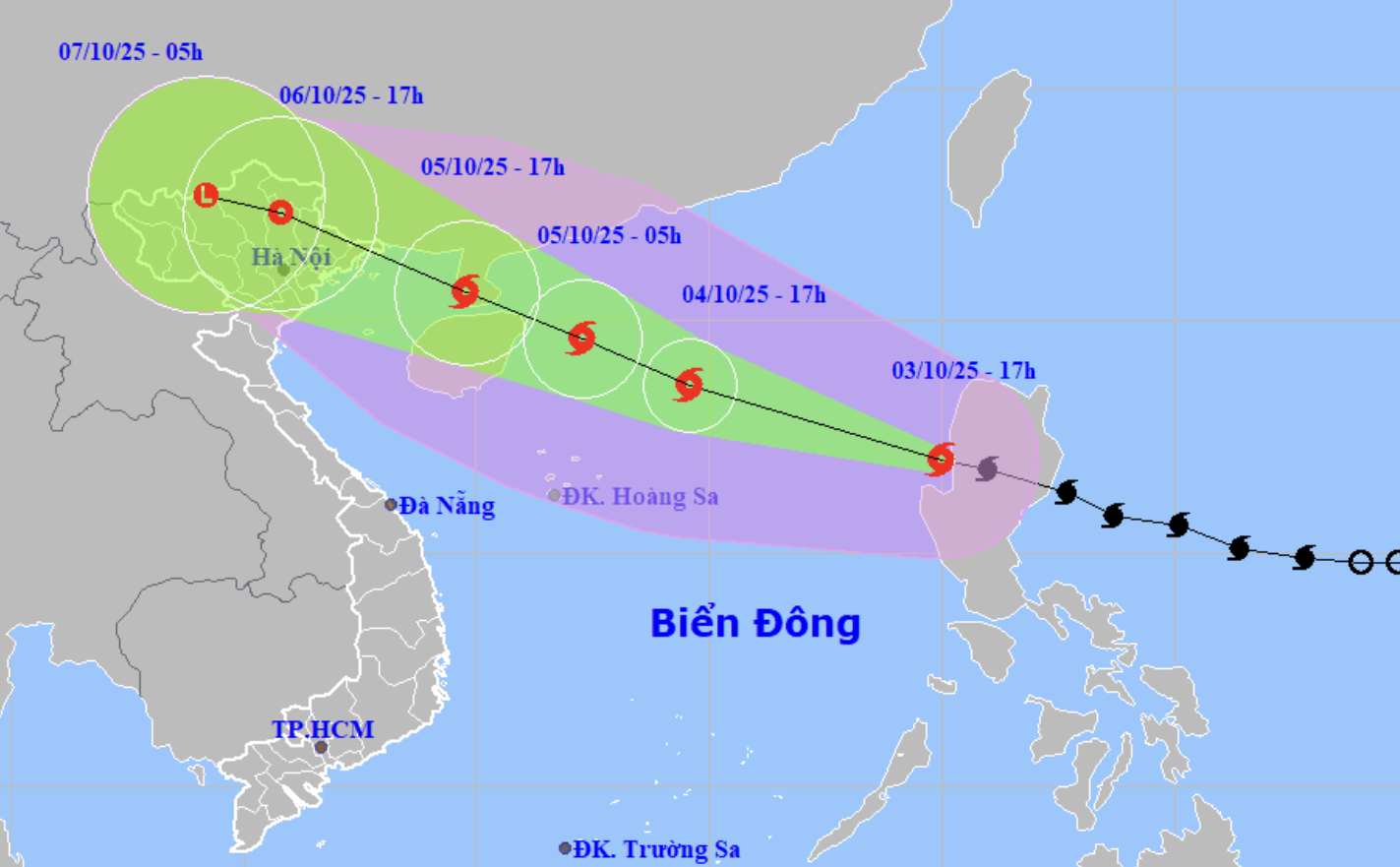 Bão Matmo đi nhanh, rất mạnh trên Biển Đông - Ảnh 1.