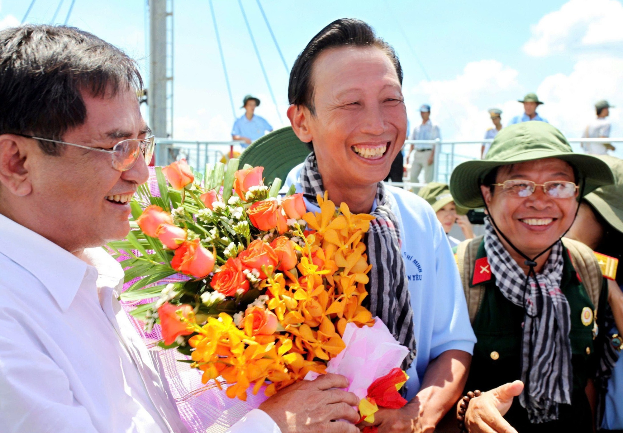 בנו של המוזיקאי דה היין פרסם אלפי תמונות כדי להיפרד מאביו - תמונה 4. Con trai nhạc sĩ Thế Hiển đăng cả ngàn ảnh tiễn biệt ba - Ảnh 4.