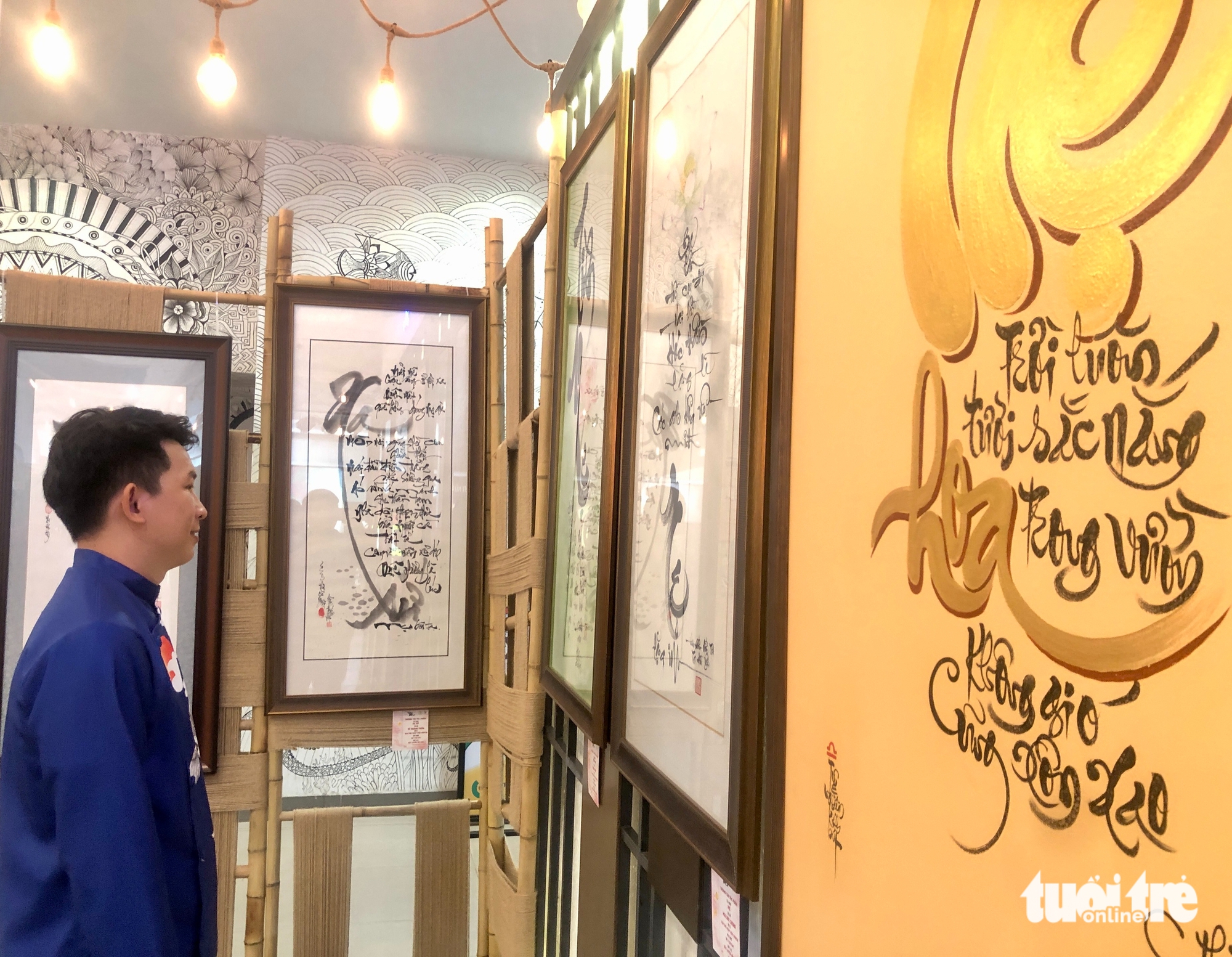 Xin chữ thư pháp miễn phí tại Nhà văn hóa Thanh niên TP.HCM - Ảnh 3.