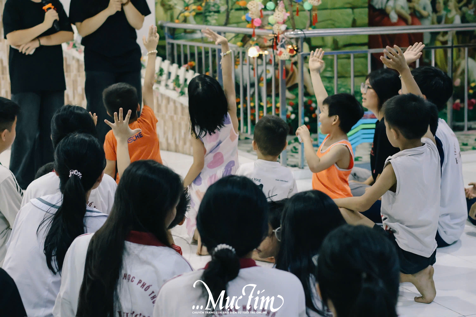 Teen Trường THPT Hùng Vương thắp sáng nụ cười trẻ em mái ấm mùa trăng rằm - Ảnh 11.