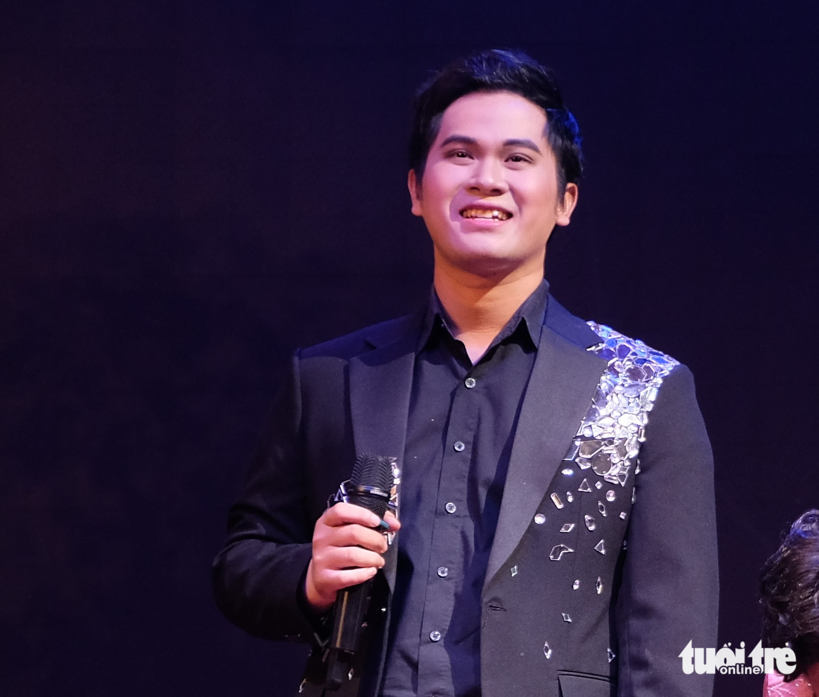 Con trai nghệ sĩ Chiêu Hùng đang chạy Grab, Bình Tinh tặng cát sê, nhận về đoàn Huỳnh Long - Ảnh 3.