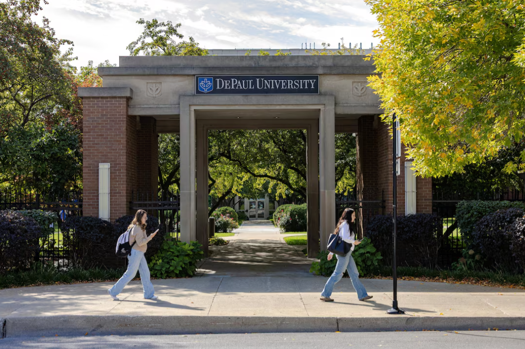 Đại học Mỹ lao đao vì sinh viên quốc tế giảm, phải 'thắt lưng buộc bụng' - Ảnh 1.