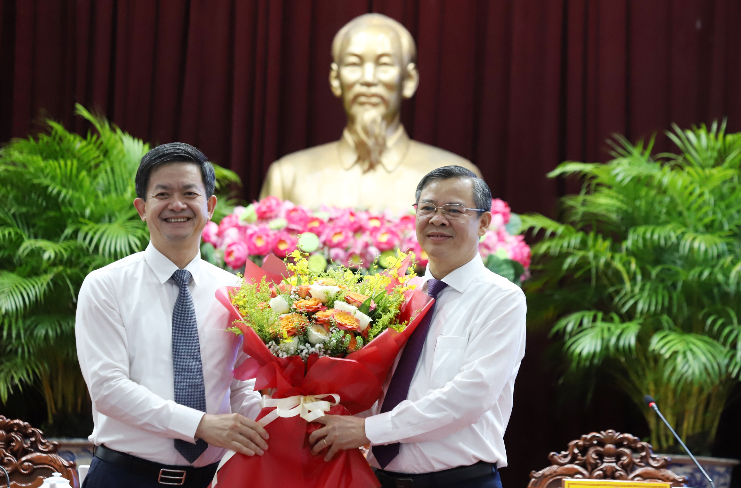 Ông Trương Cảnh Tuyên làm Chủ tịch UBND thành phố Cần Thơ - Ảnh 1.